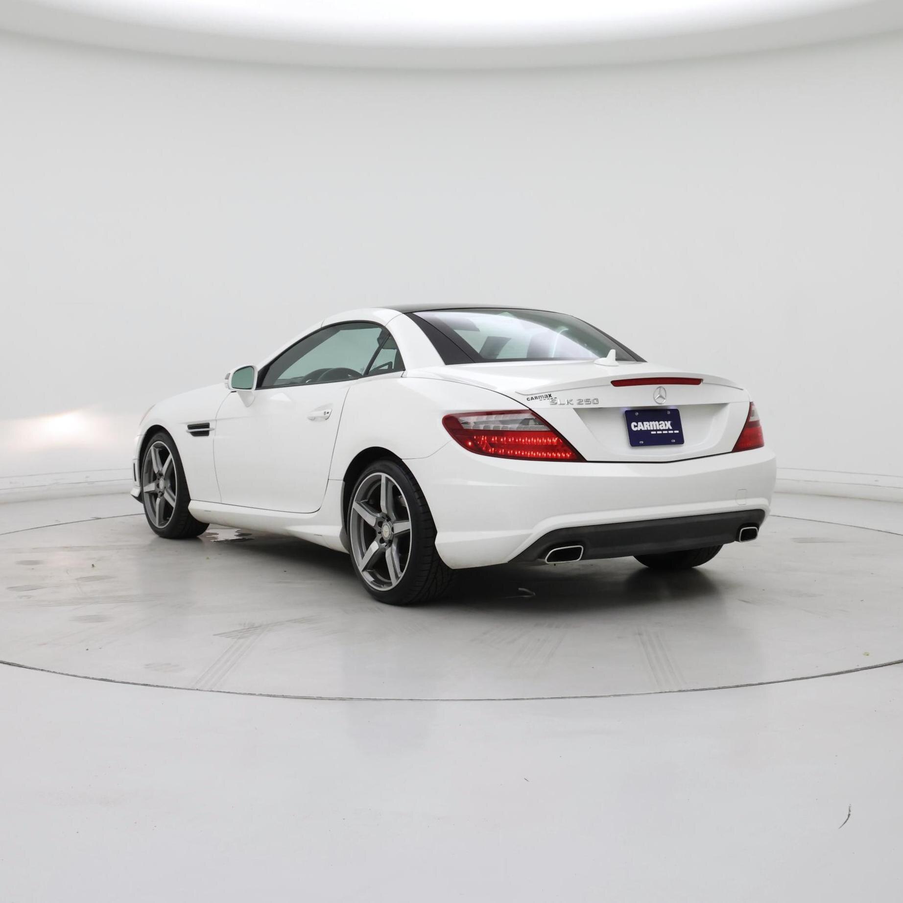 Thumbnail: 2015 Mercedes-Benz SLK - 2