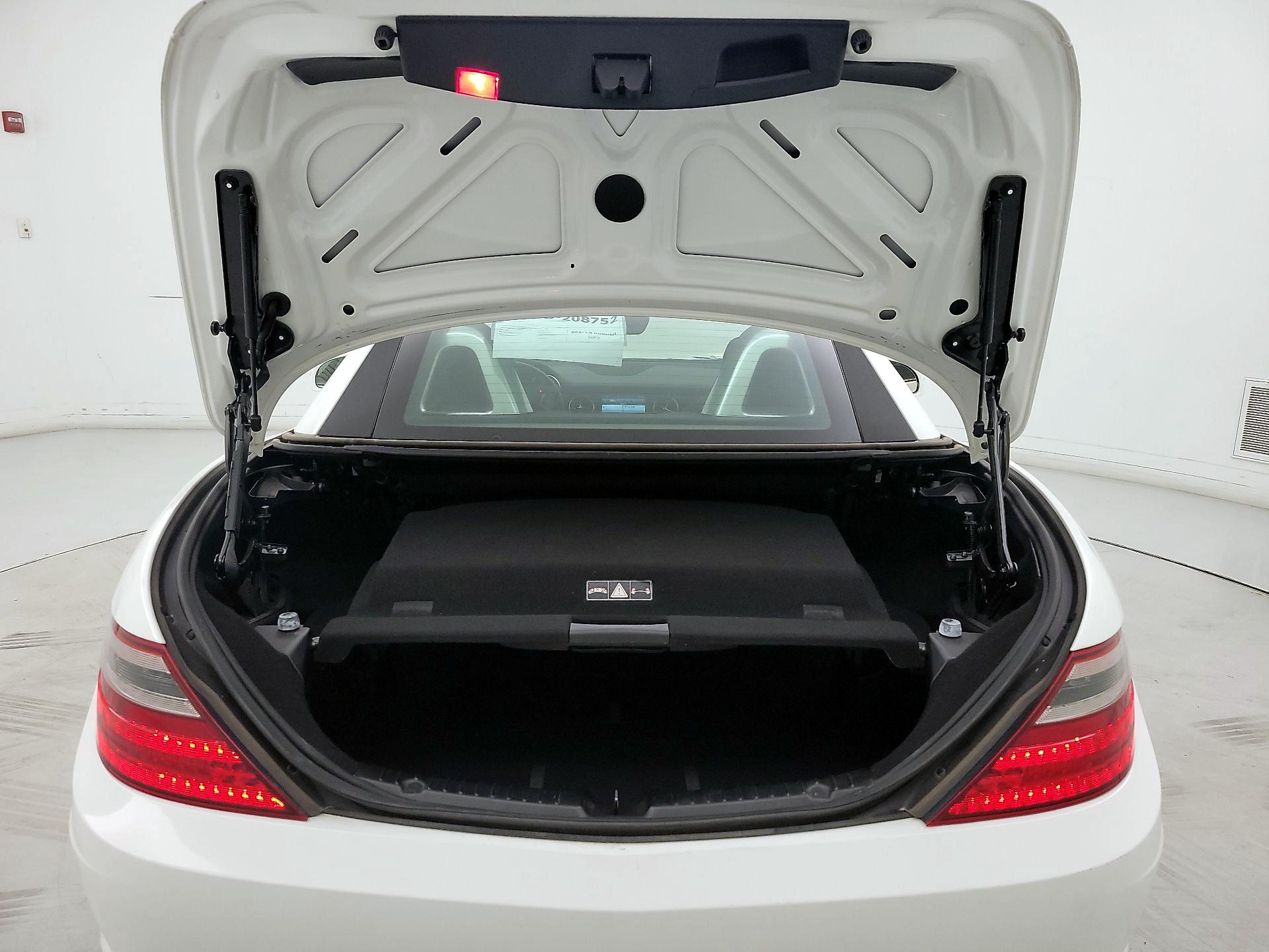 Thumbnail: 2015 Mercedes-Benz SLK - 19