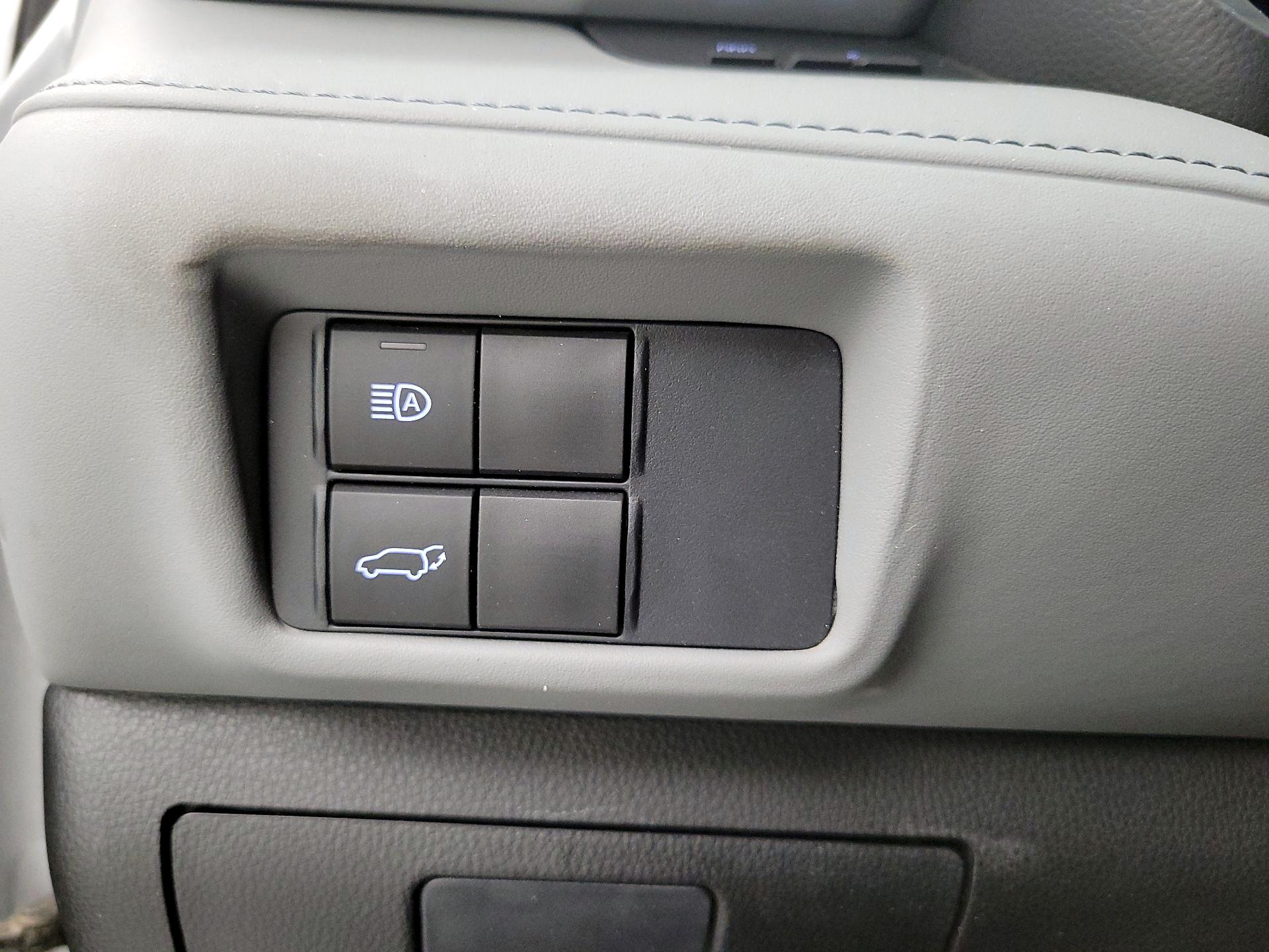 Thumbnail: 2021 Toyota Highlander - 13