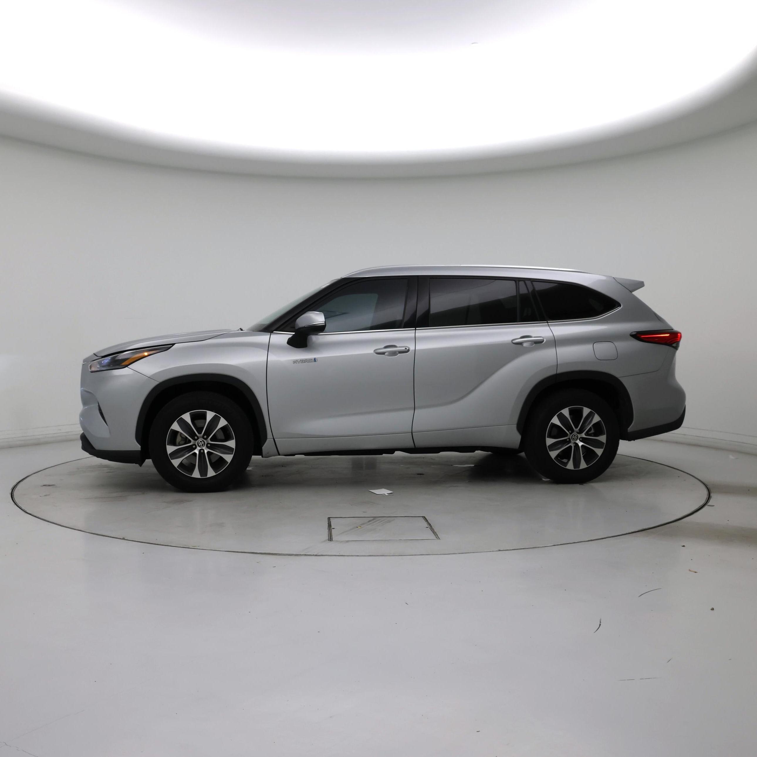 Thumbnail: 2021 Toyota Highlander - 3