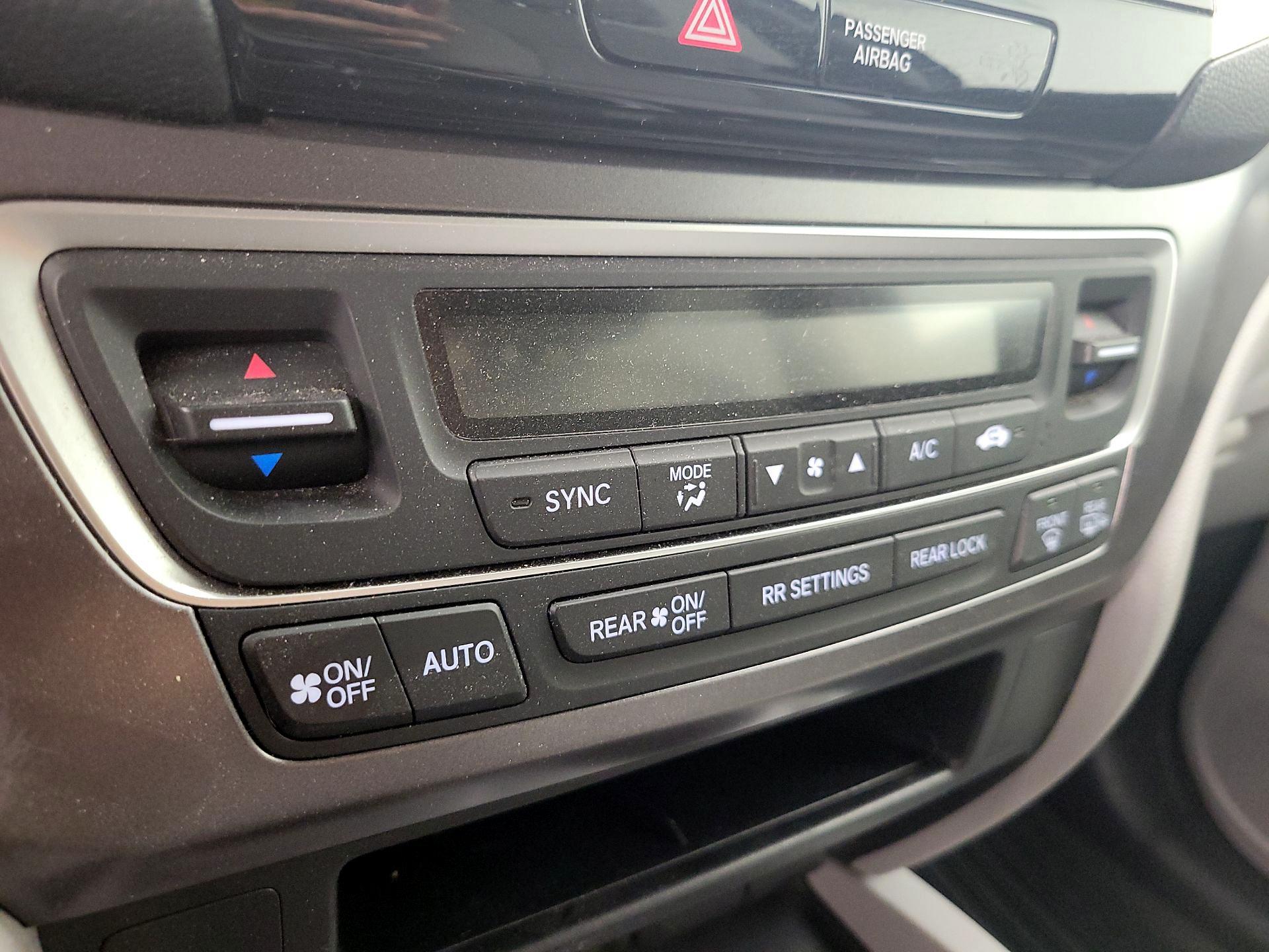 Thumbnail: 2018 Honda Pilot - 16
