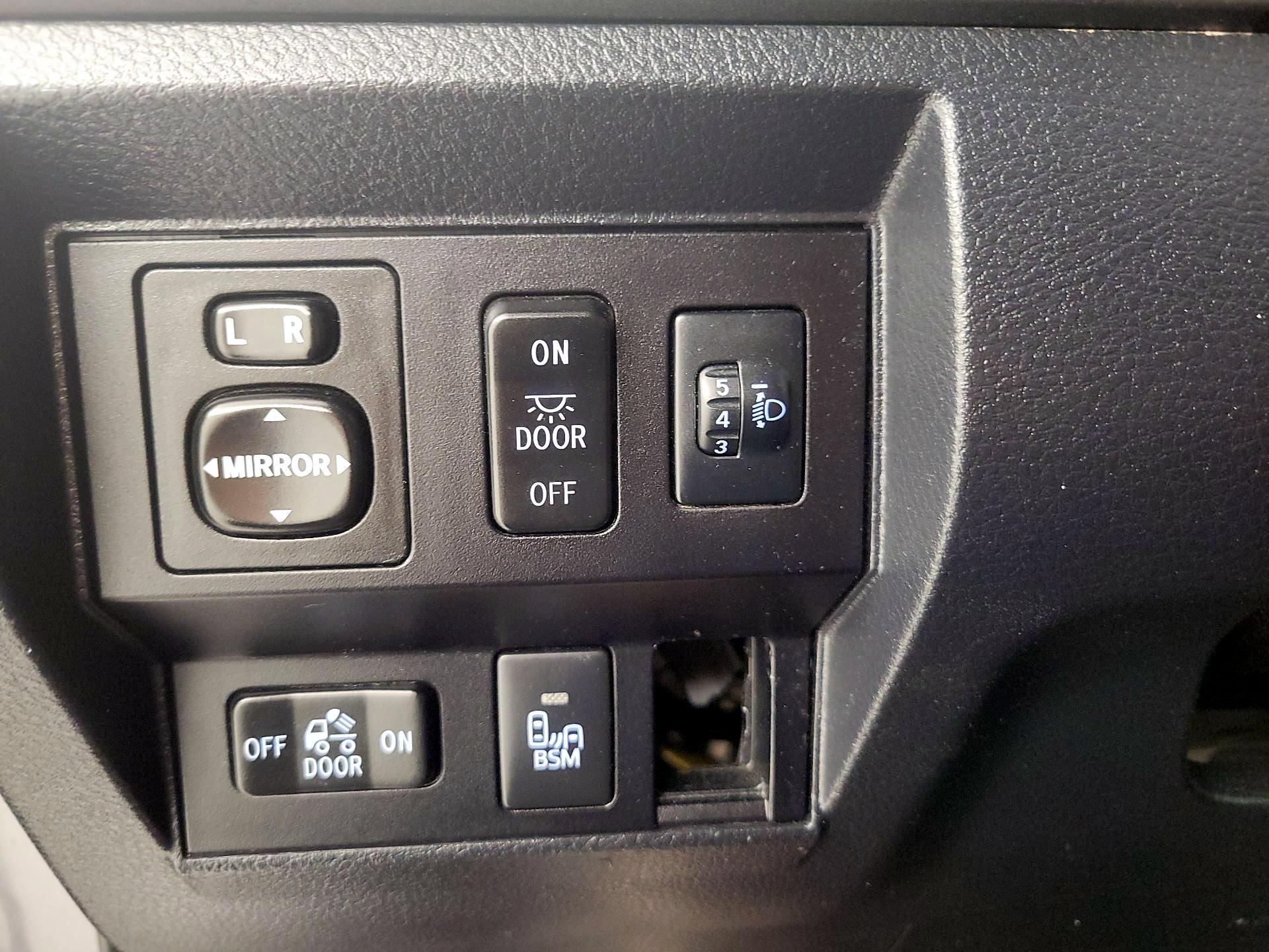 Thumbnail: 2017 Toyota Tundra - 13