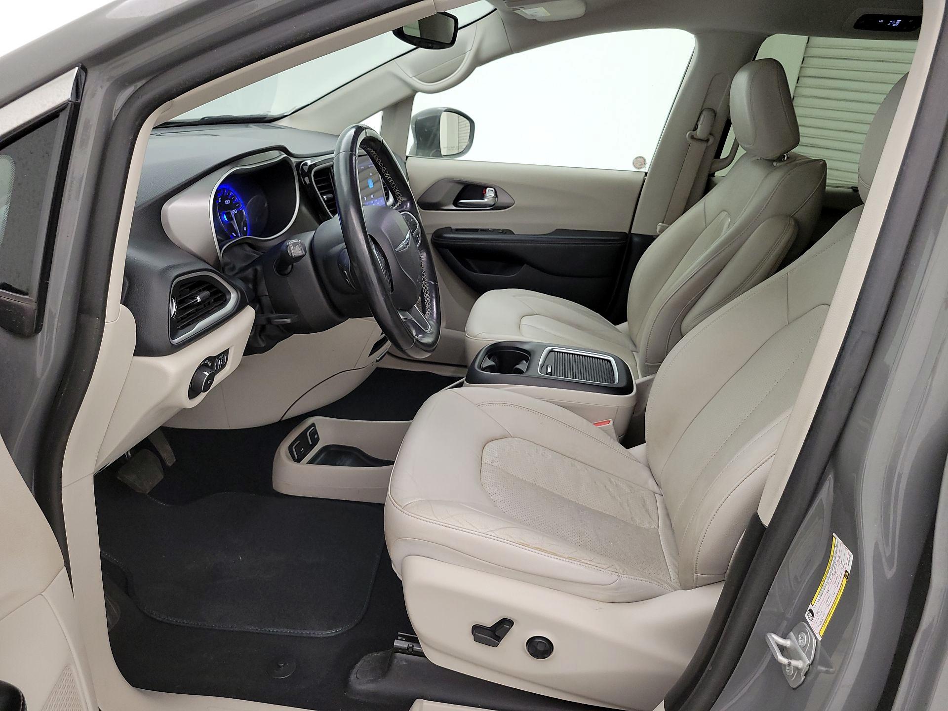 Thumbnail: 2021 Chrysler Pacifica - 11