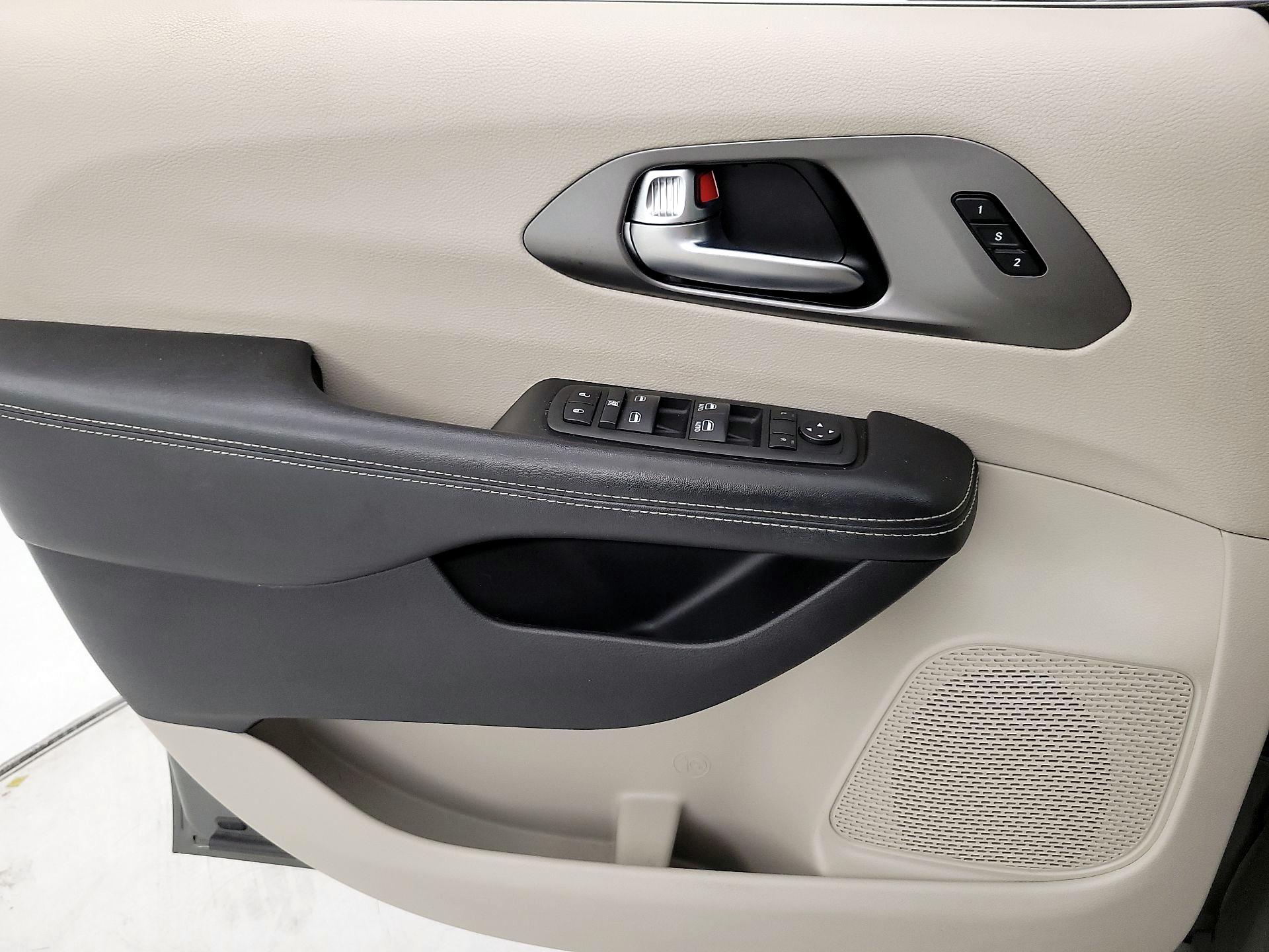 Thumbnail: 2021 Chrysler Pacifica - 12