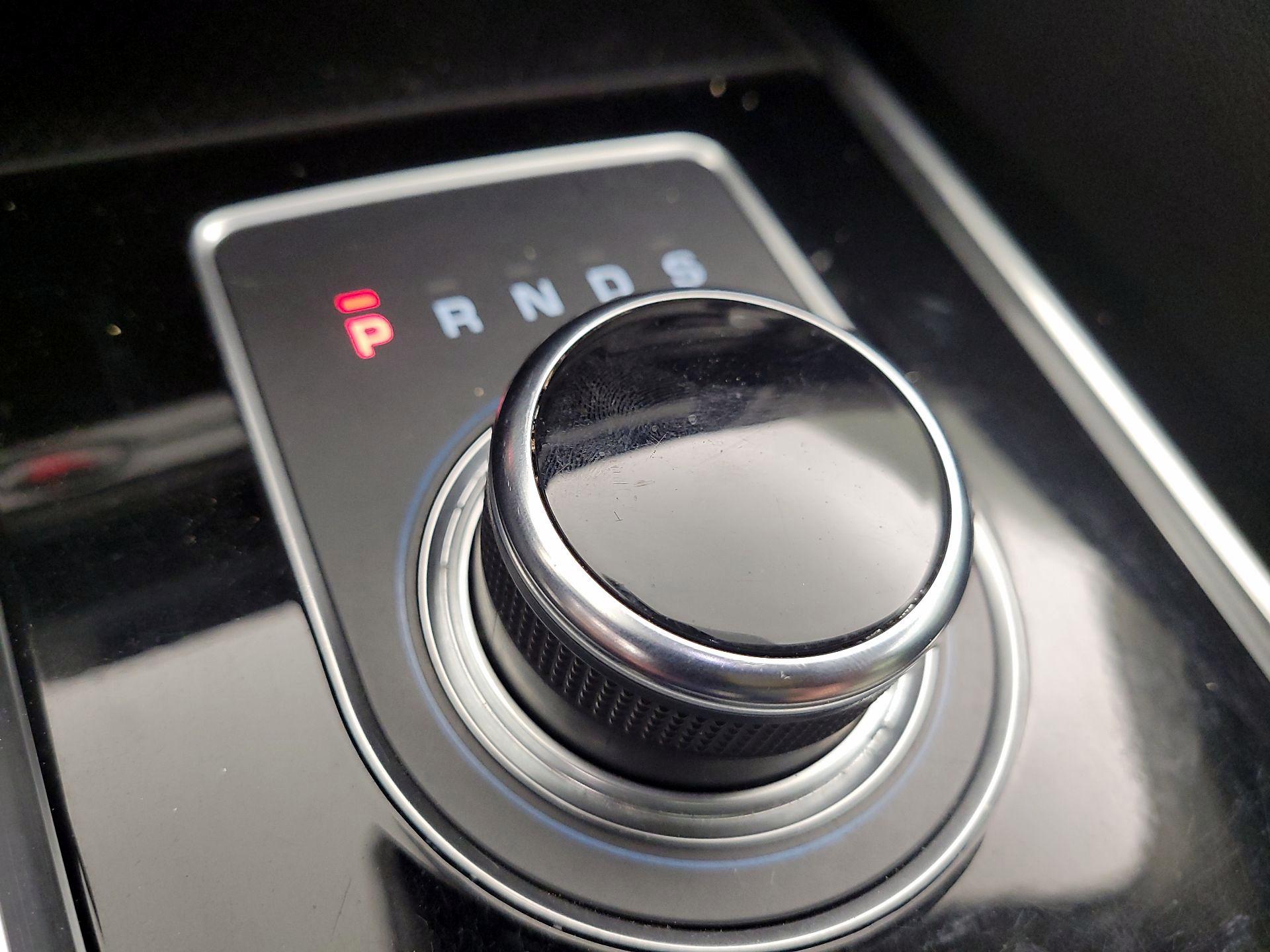 Thumbnail: 2020 Jaguar F-Pace - 17