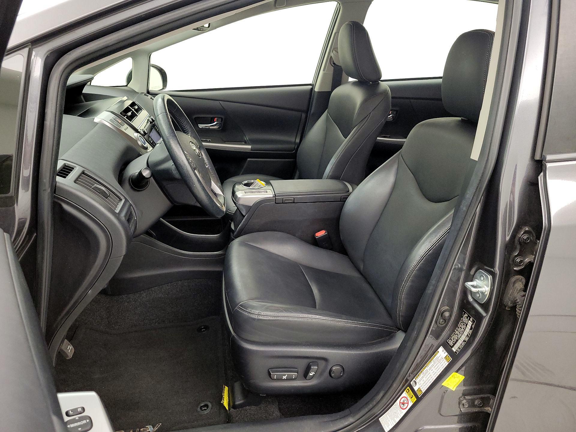Thumbnail: 2015 Toyota Prius v - 11