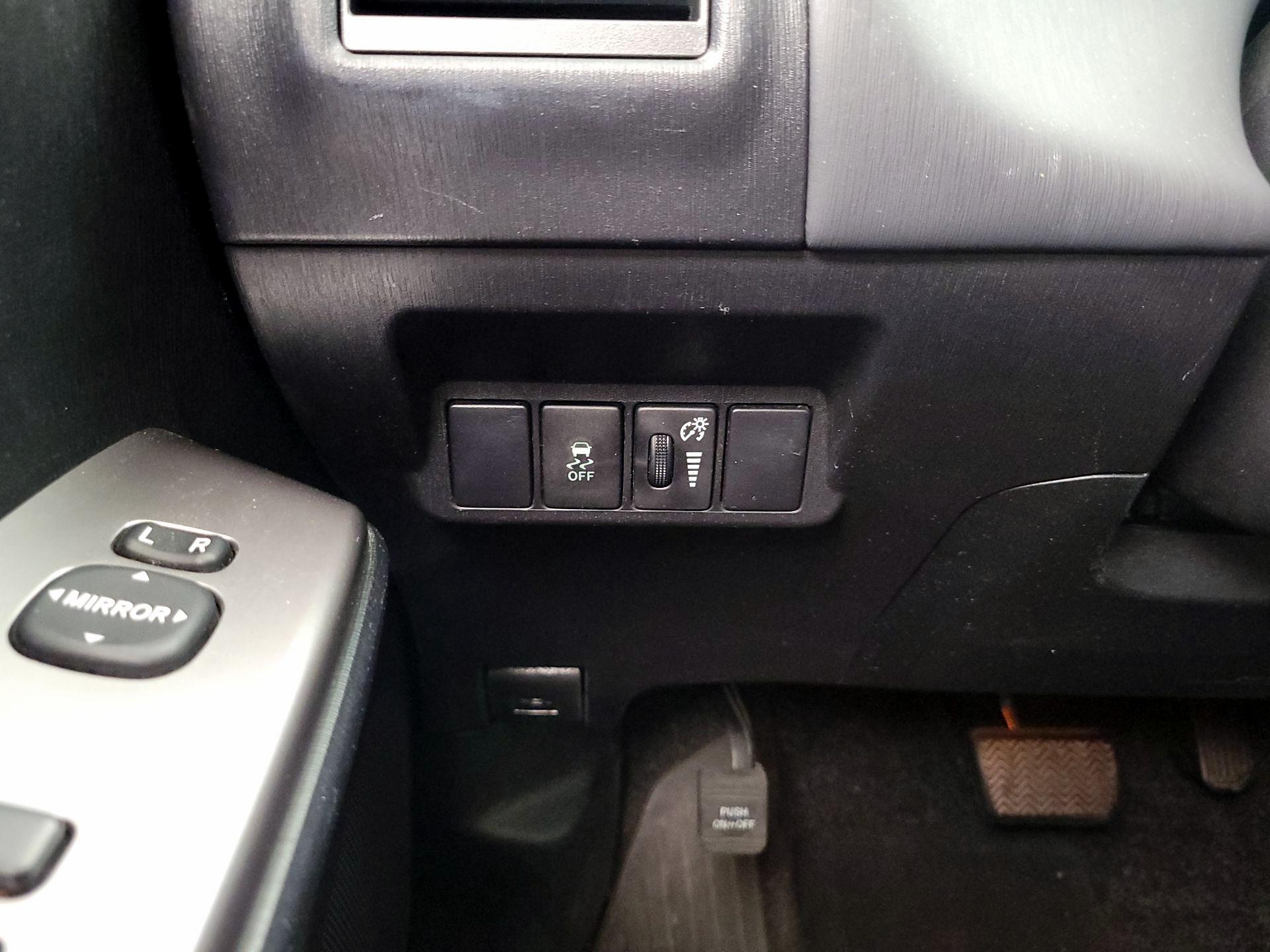 Thumbnail: 2015 Toyota Prius v - 13