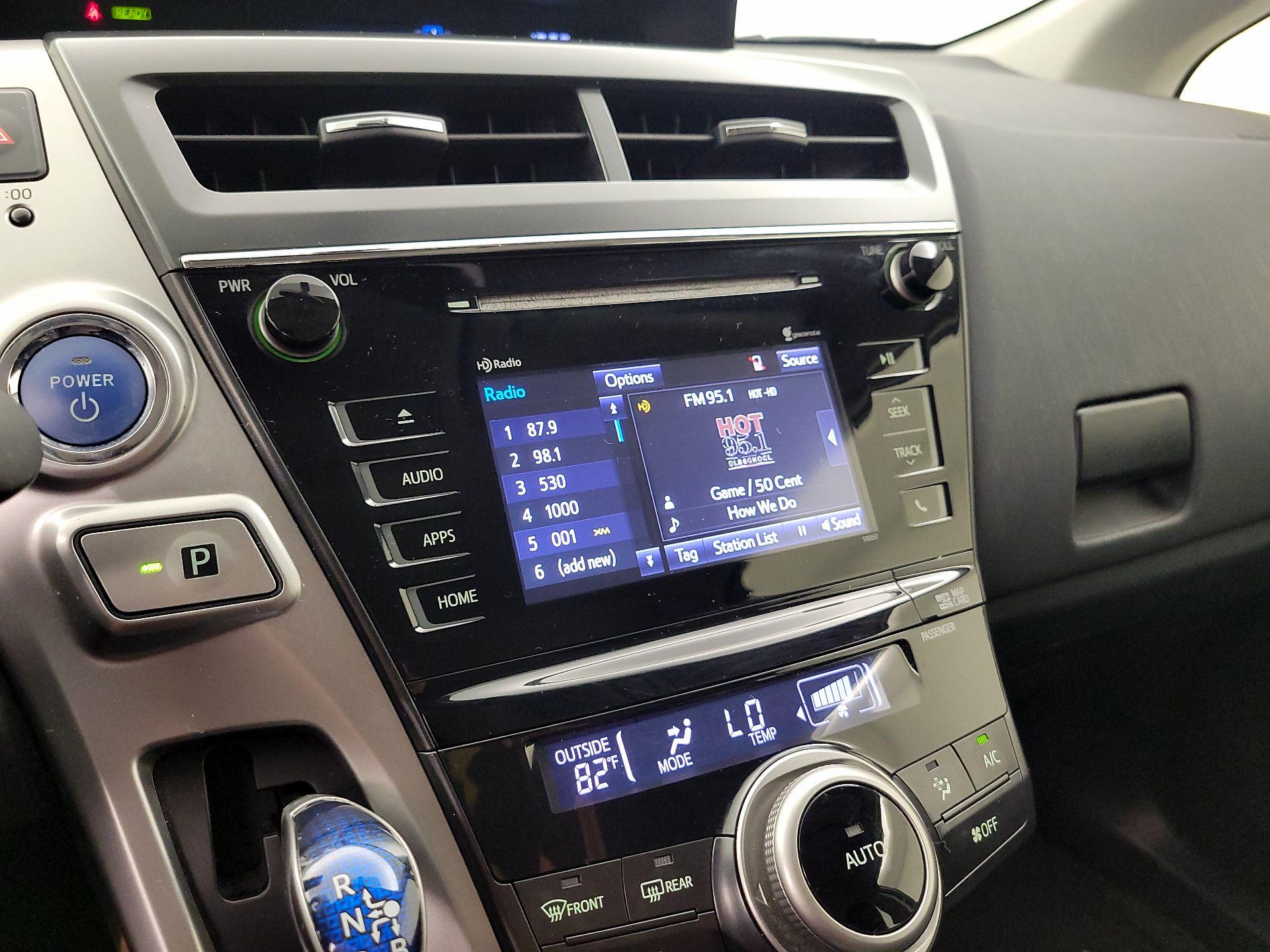 Thumbnail: 2015 Toyota Prius v - 16