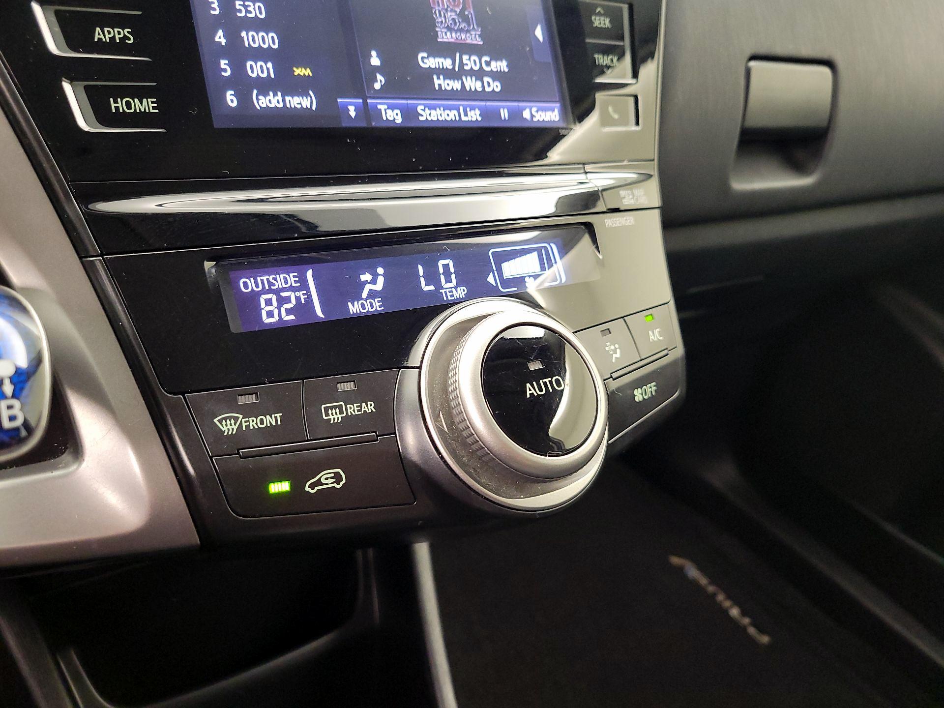 Thumbnail: 2015 Toyota Prius v - 17
