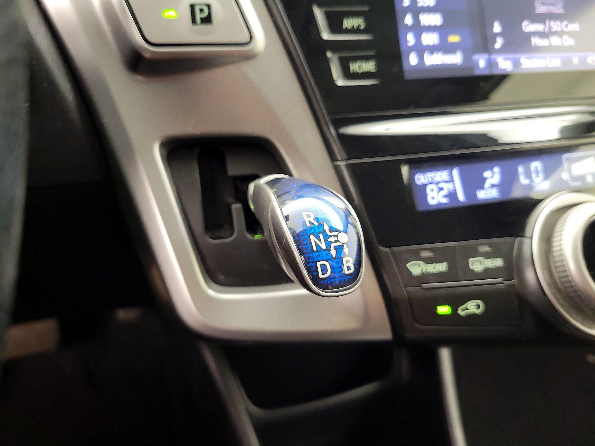 Thumbnail: 2015 Toyota Prius v - 18