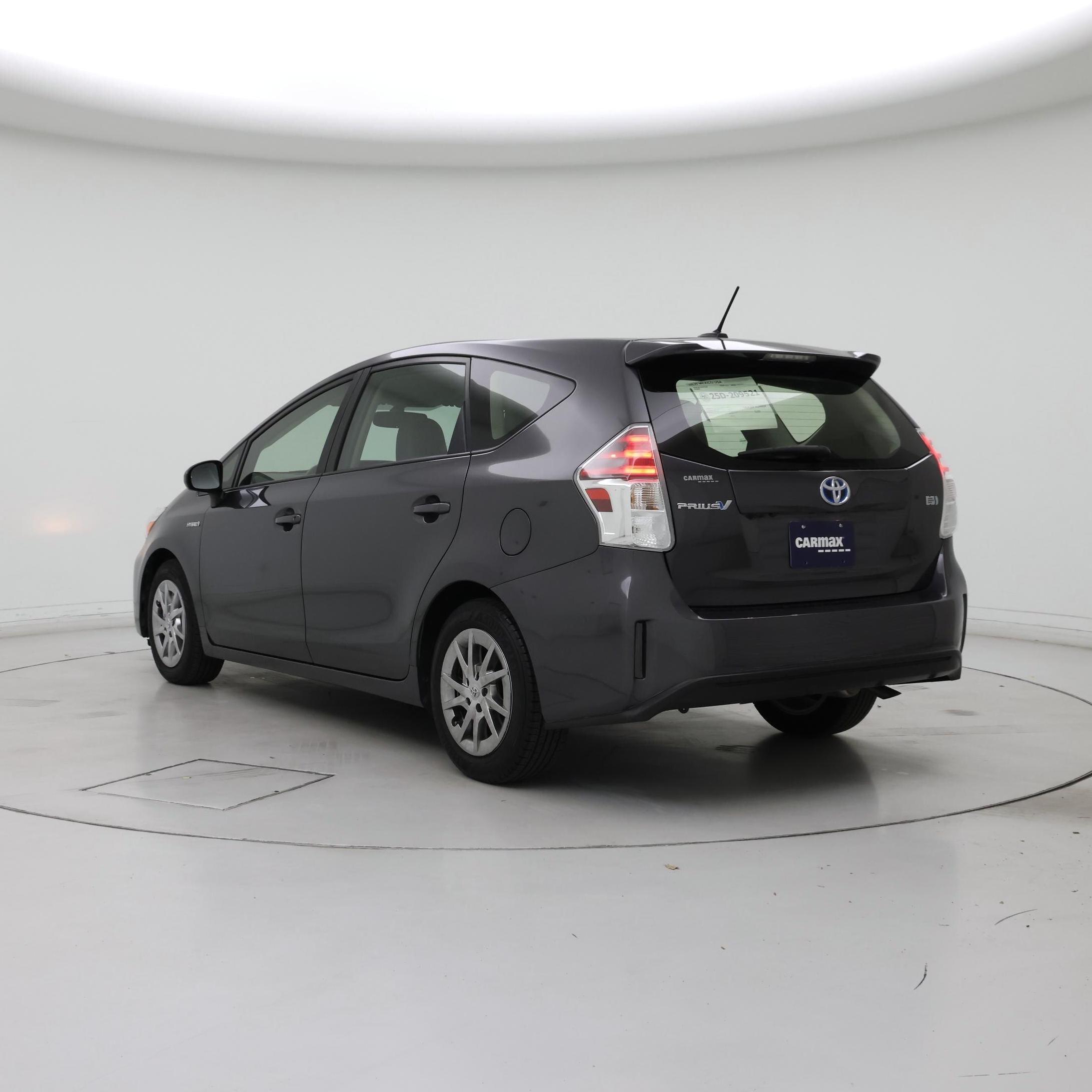 Thumbnail: 2015 Toyota Prius v - 2