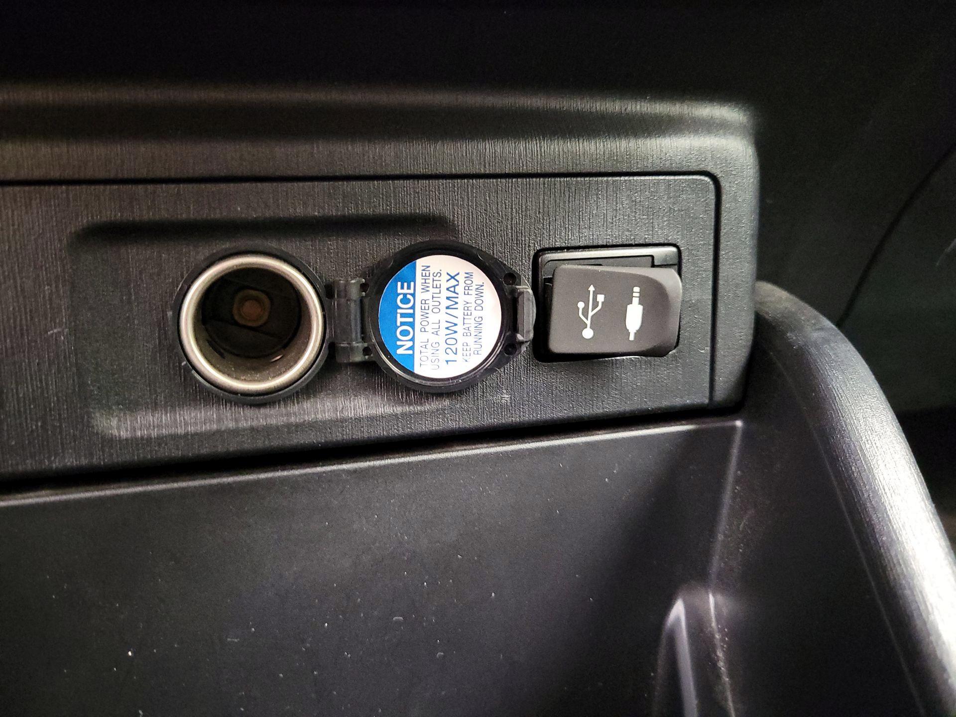 Thumbnail: 2015 Toyota Prius v - 19