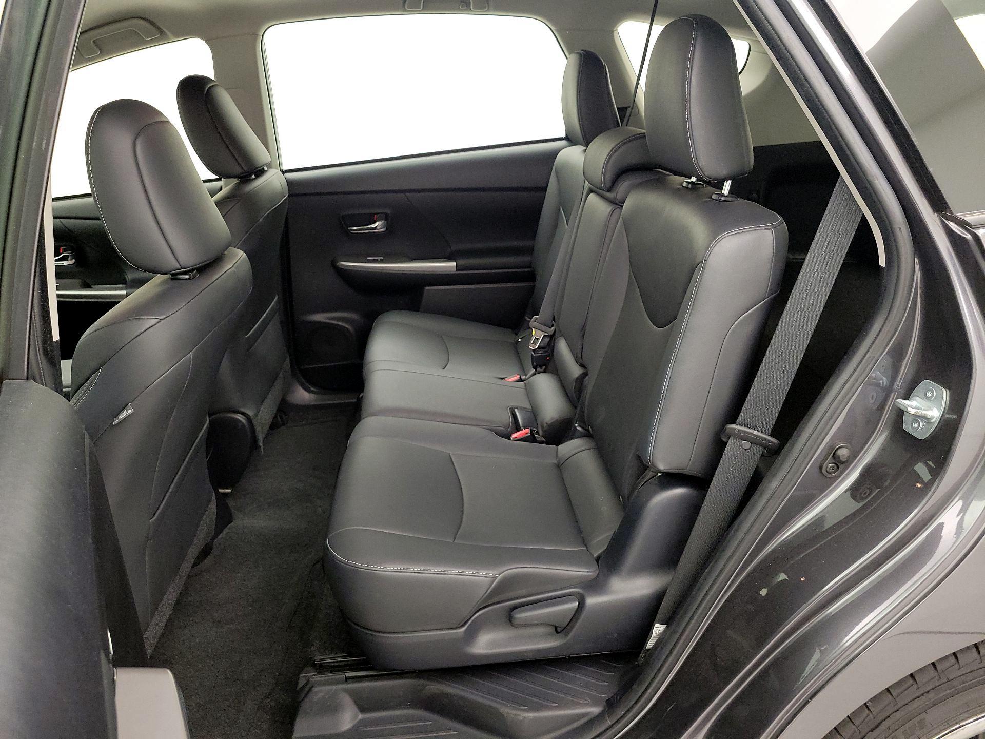 Thumbnail: 2015 Toyota Prius v - 20