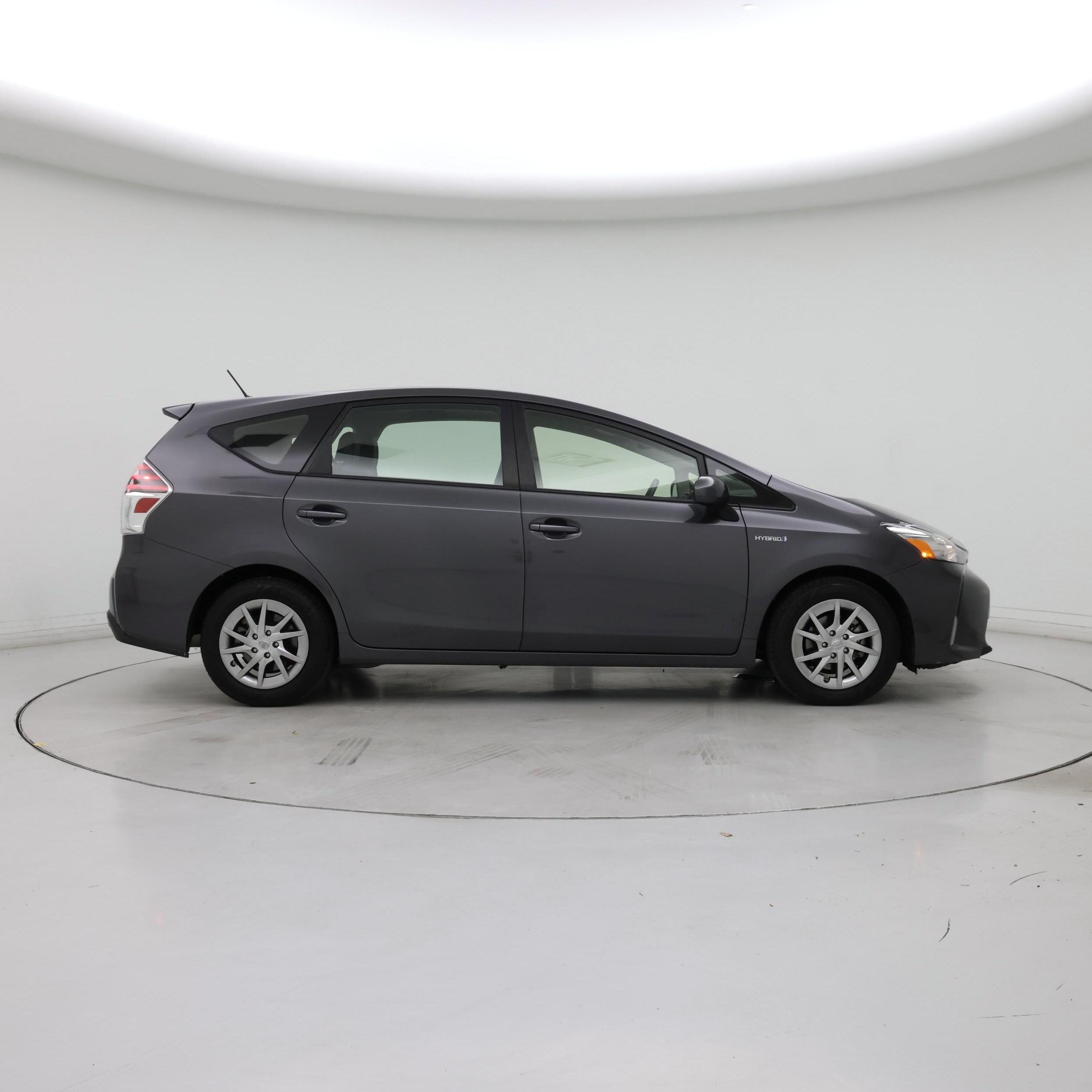 Thumbnail: 2015 Toyota Prius v - 7