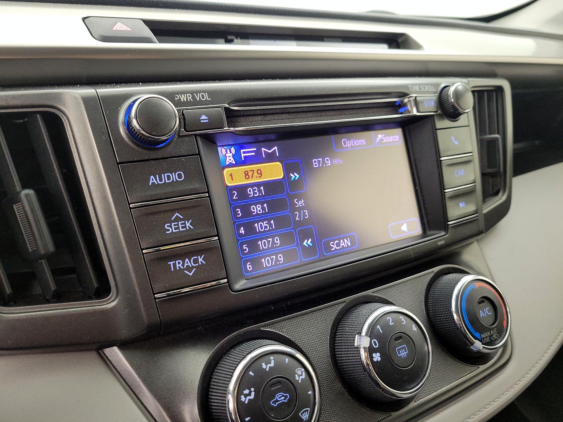 Thumbnail: 2013 Toyota RAV4 - 15