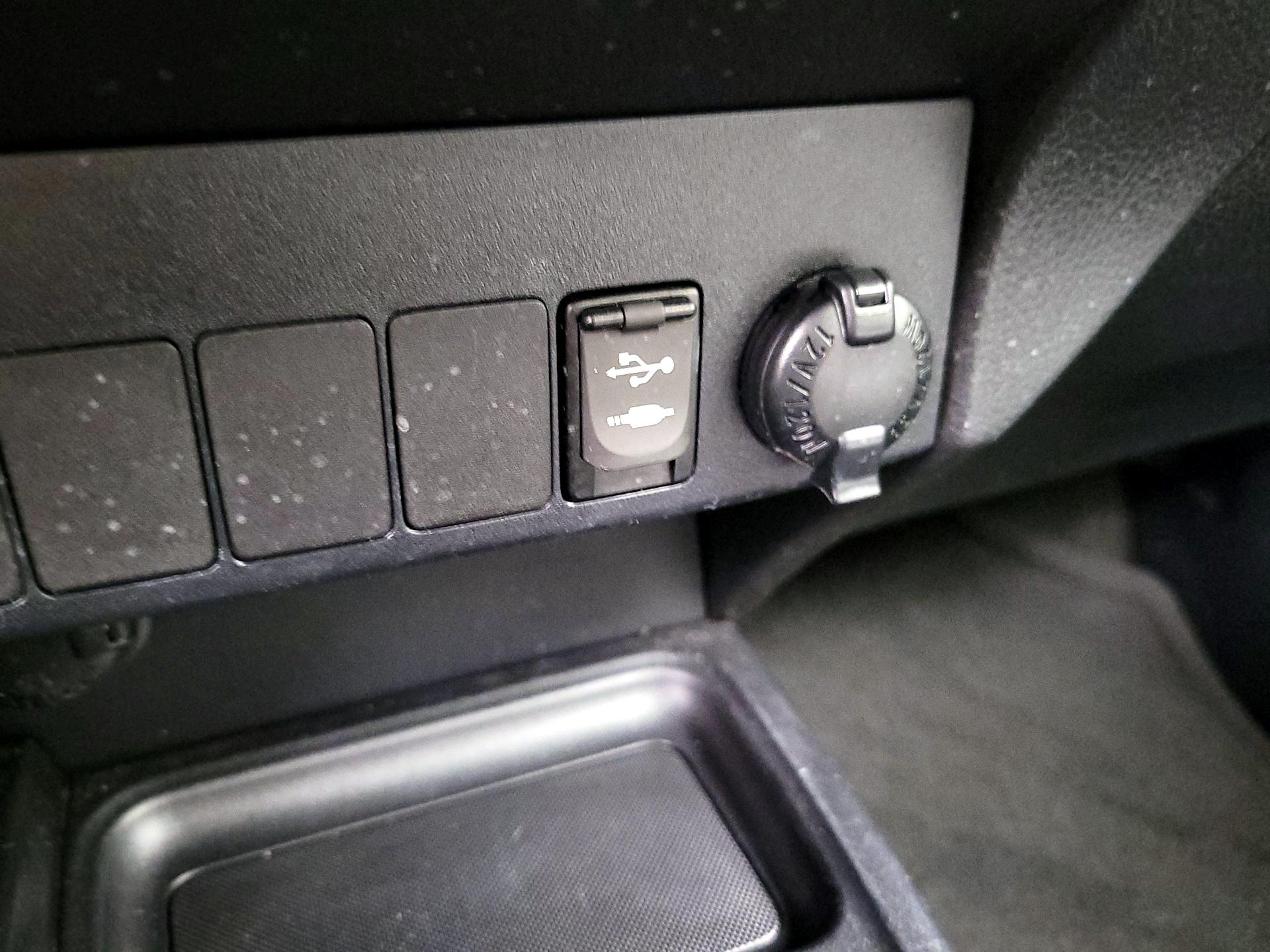 Thumbnail: 2013 Toyota RAV4 - 18