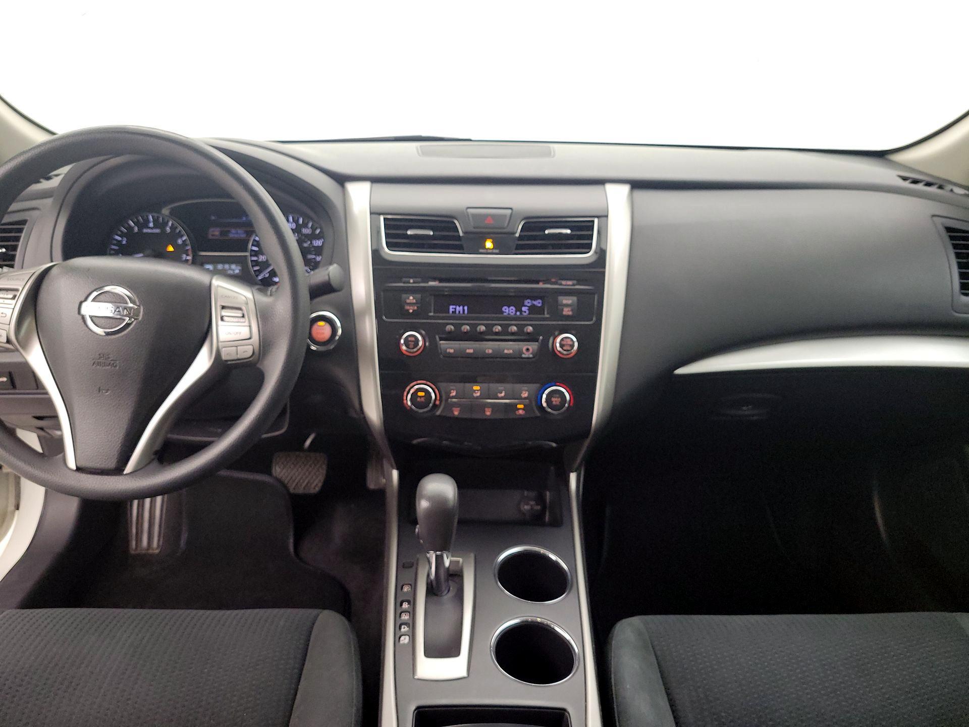 Thumbnail: 2015 Nissan Altima - 9