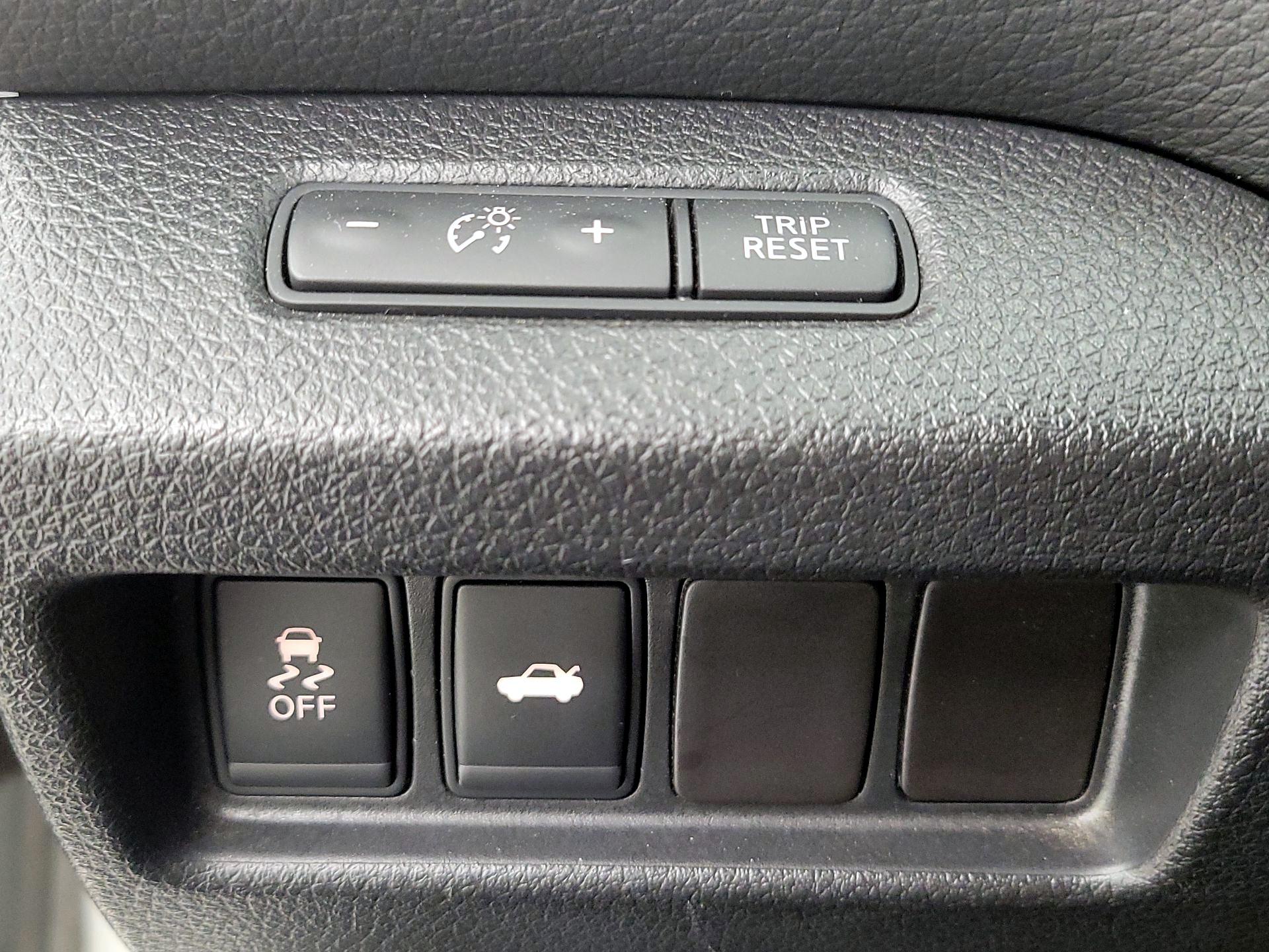 Thumbnail: 2015 Nissan Altima - 13