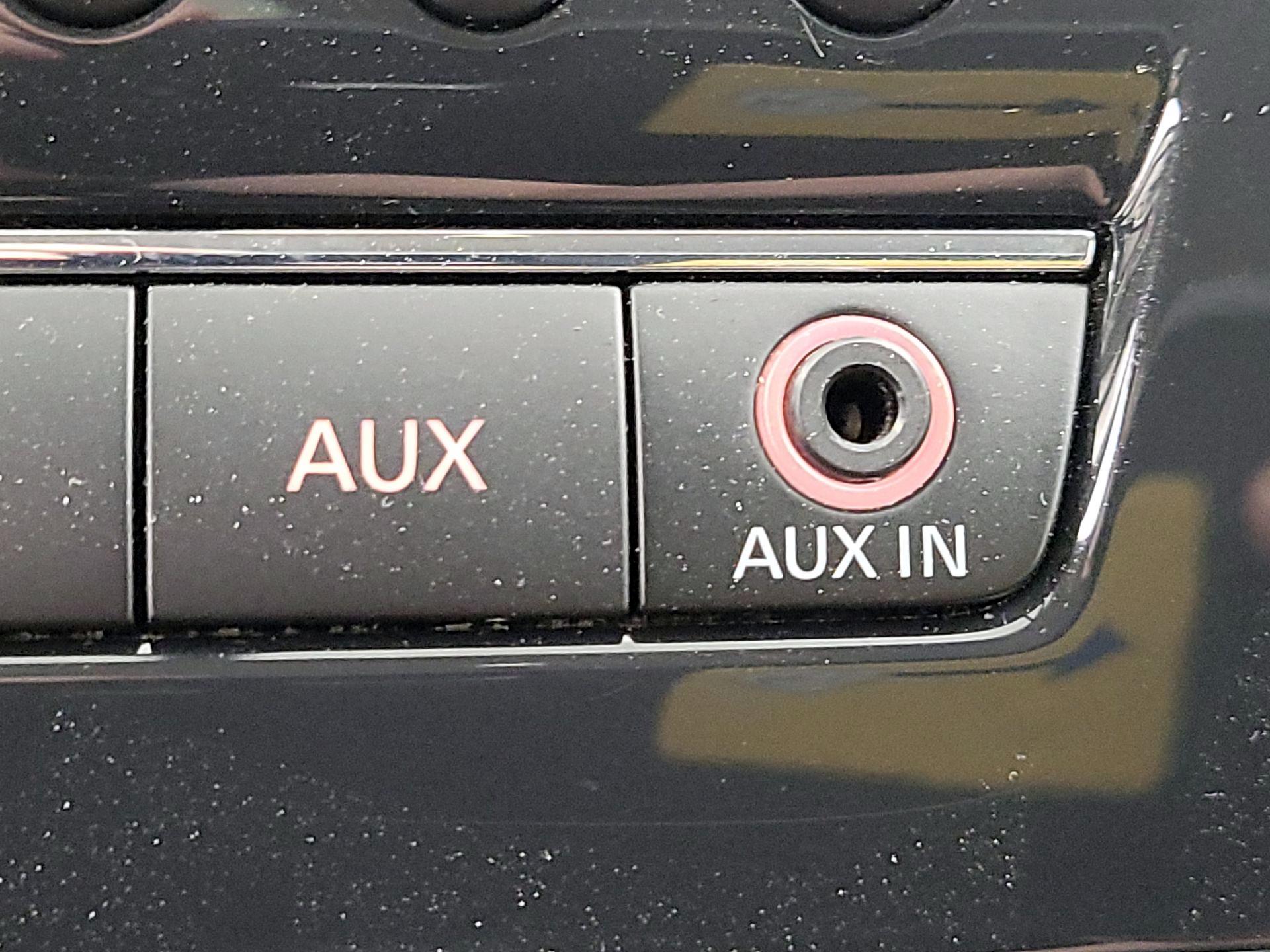 Thumbnail: 2015 Nissan Altima - 17