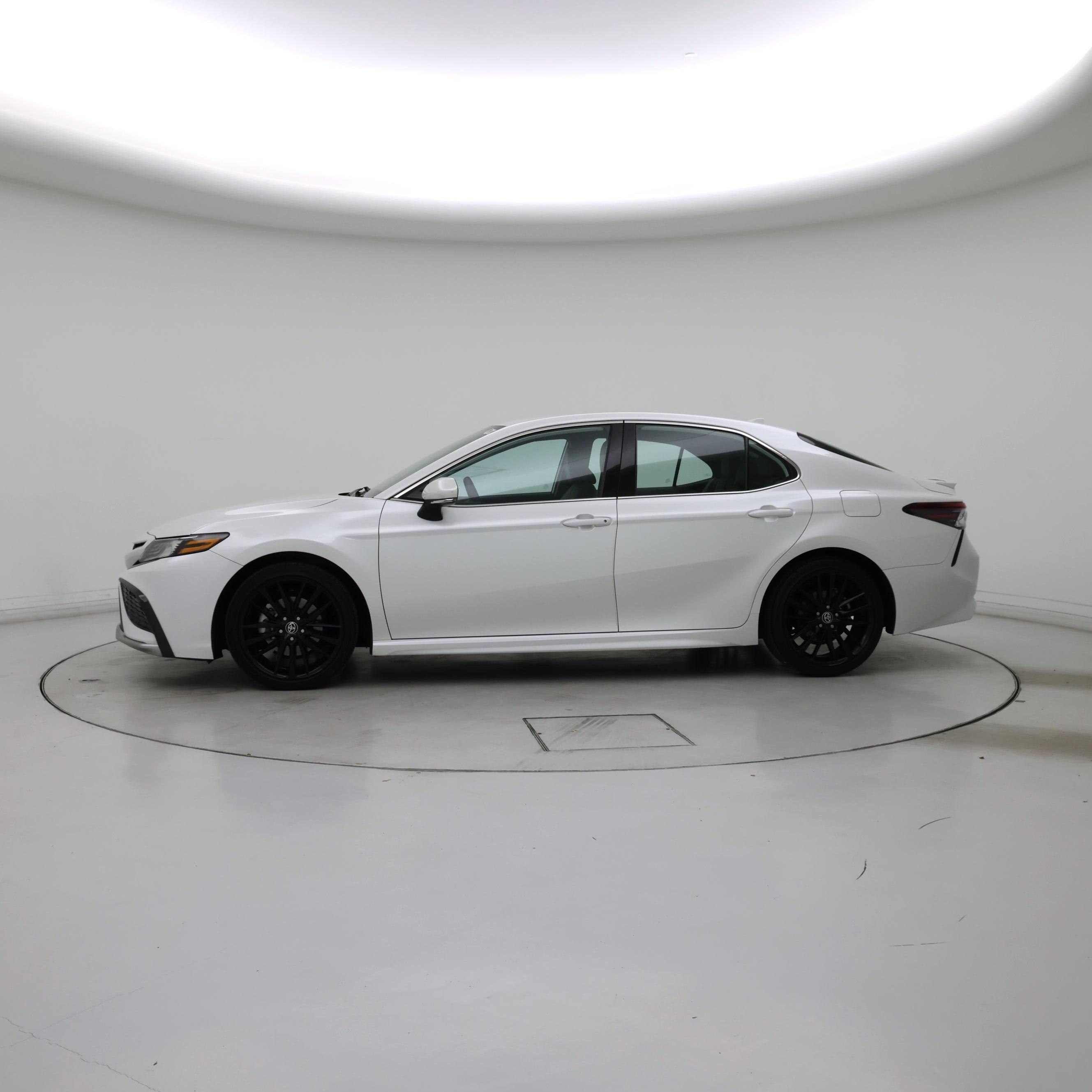 Thumbnail: 2021 Toyota Camry - 3