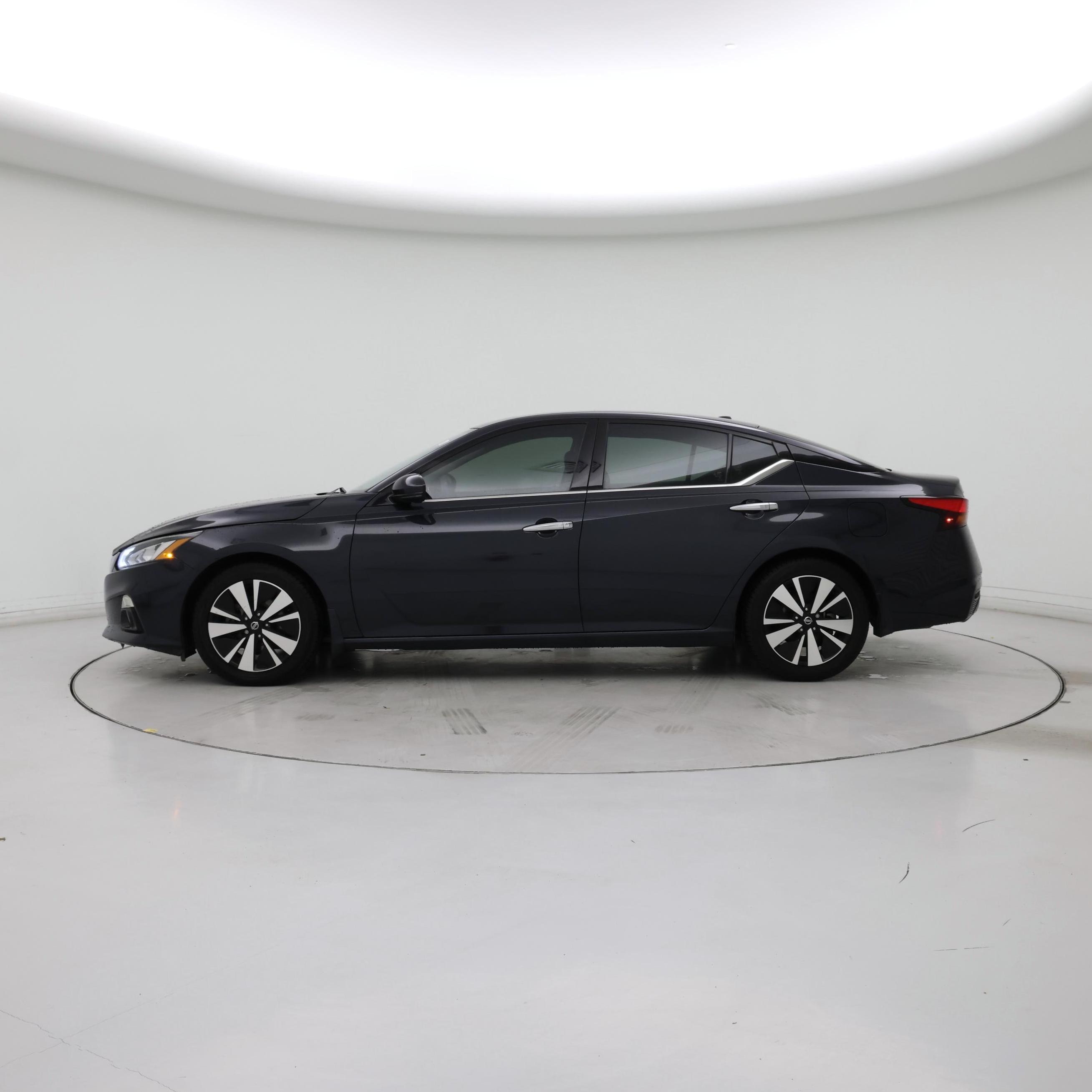 Thumbnail: 2019 Nissan Altima - 3