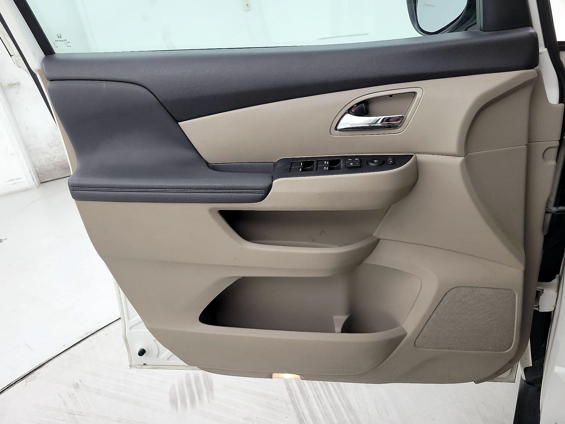 Thumbnail: 2016 Honda Odyssey - 12