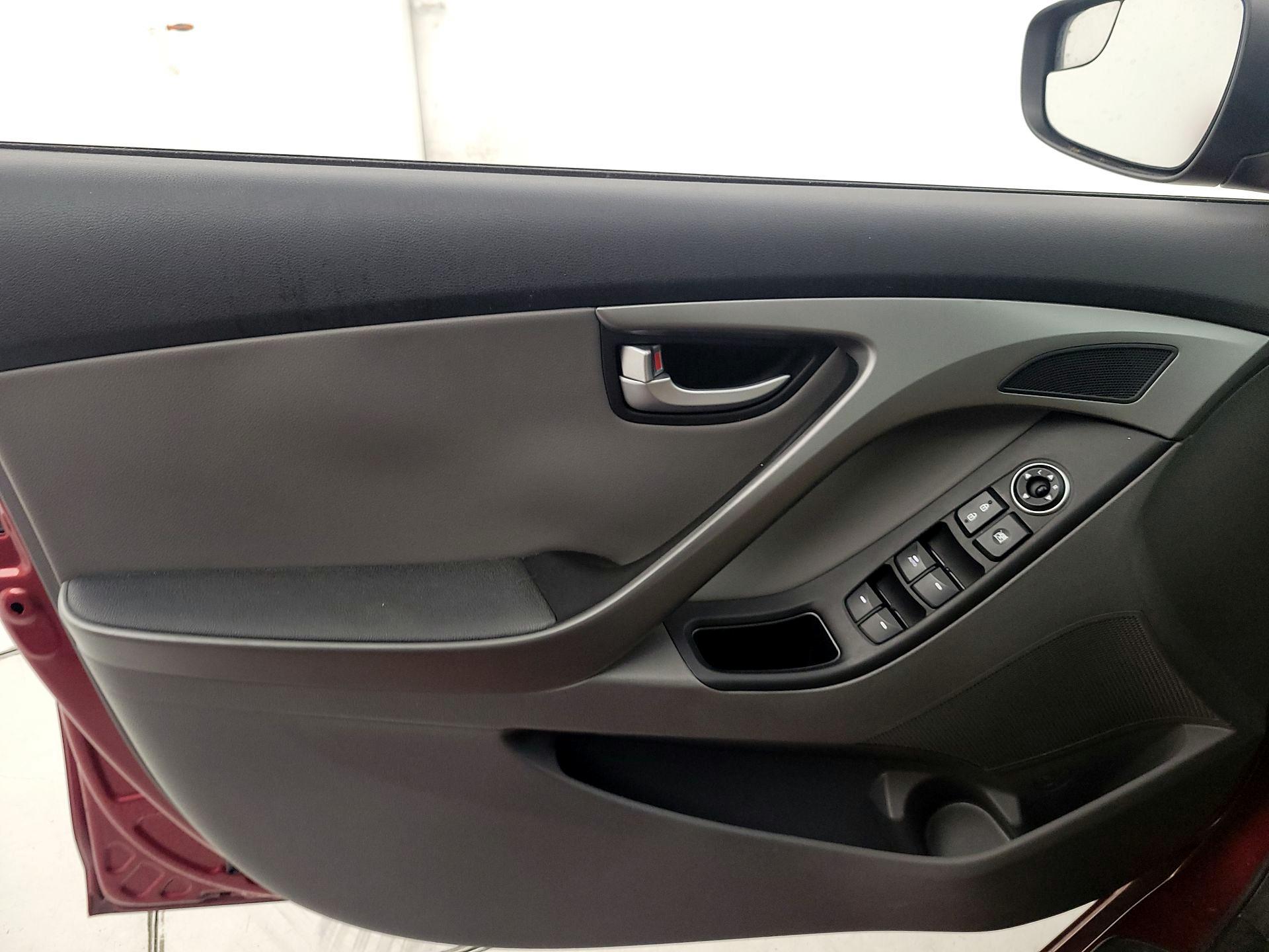 Thumbnail: 2016 Hyundai Elantra - 12