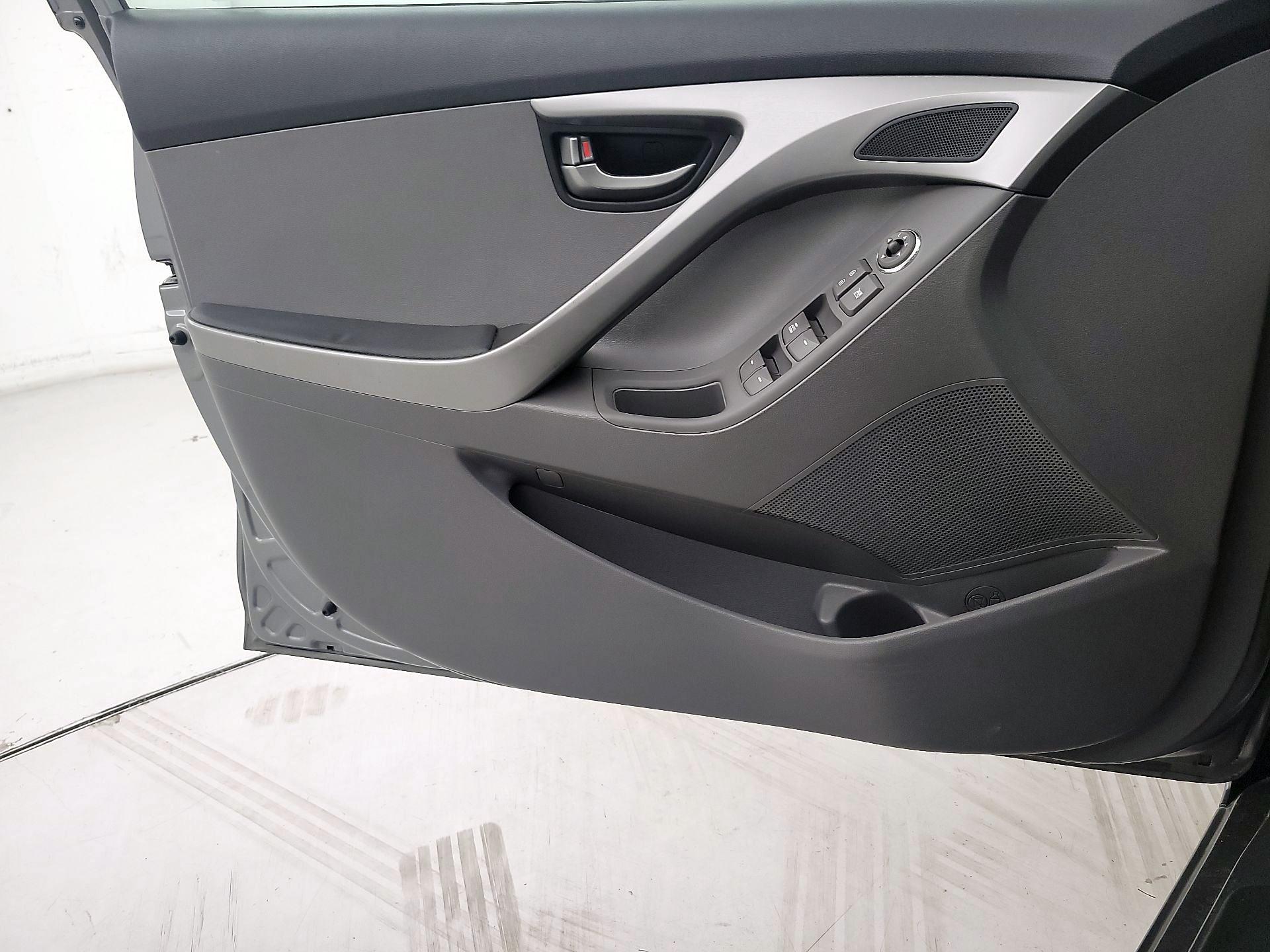 Thumbnail: 2013 Hyundai Elantra - 12
