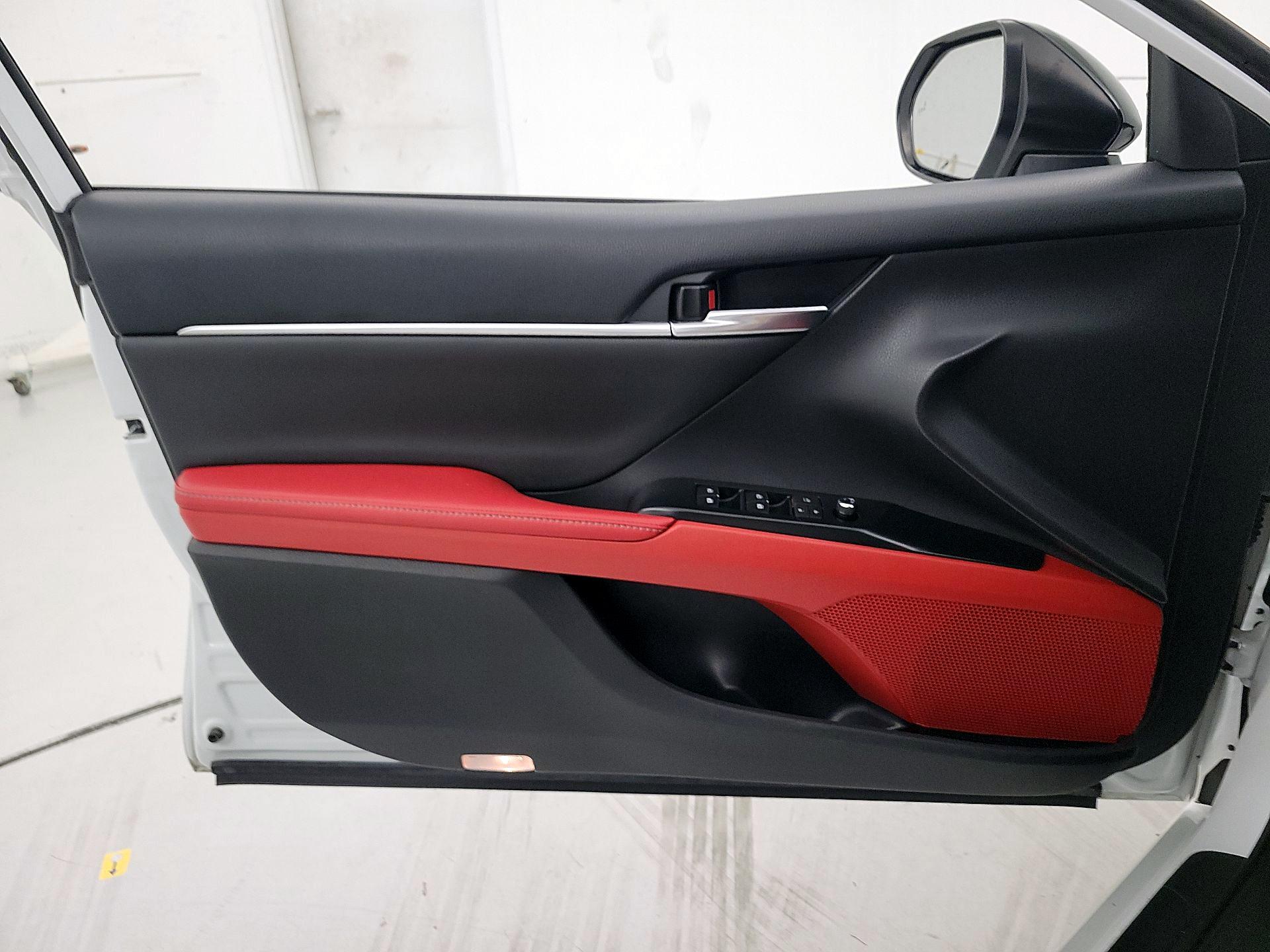 Thumbnail: 2019 Toyota Camry - 12