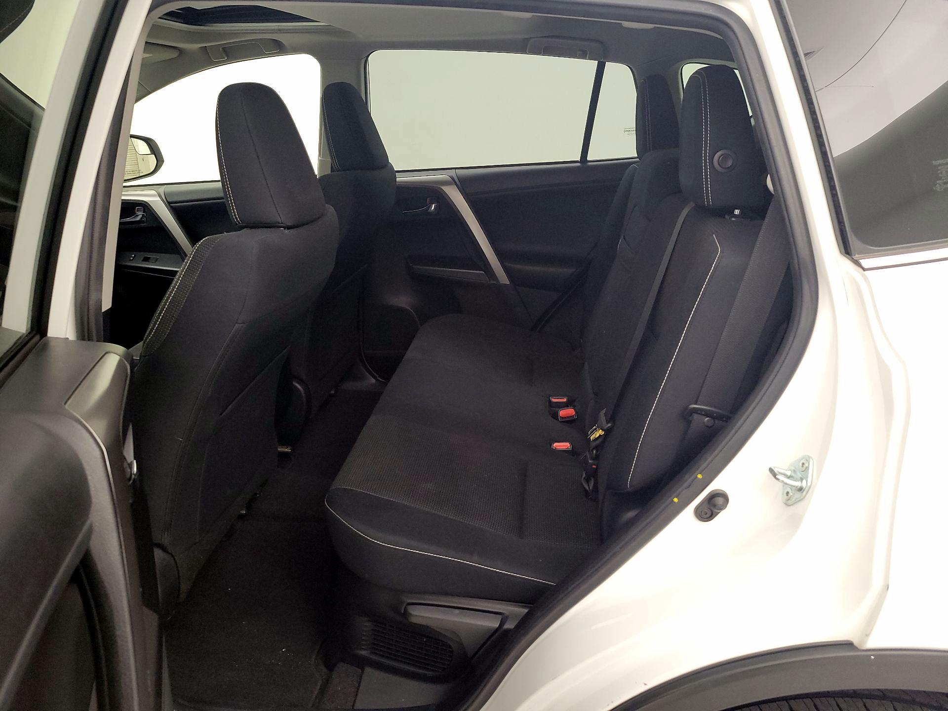 Thumbnail: 2016 Toyota RAV4 - 20