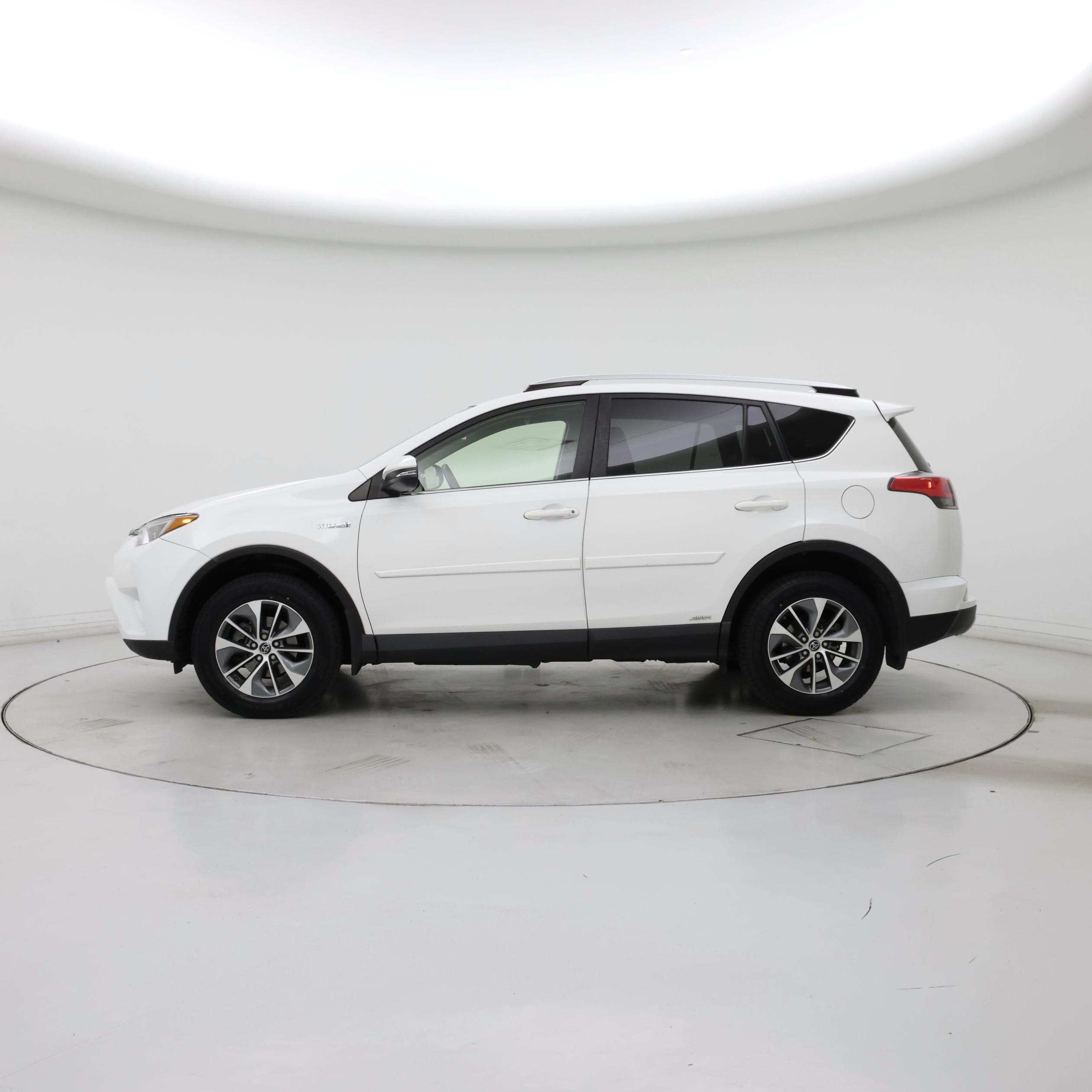 Thumbnail: 2016 Toyota RAV4 - 3