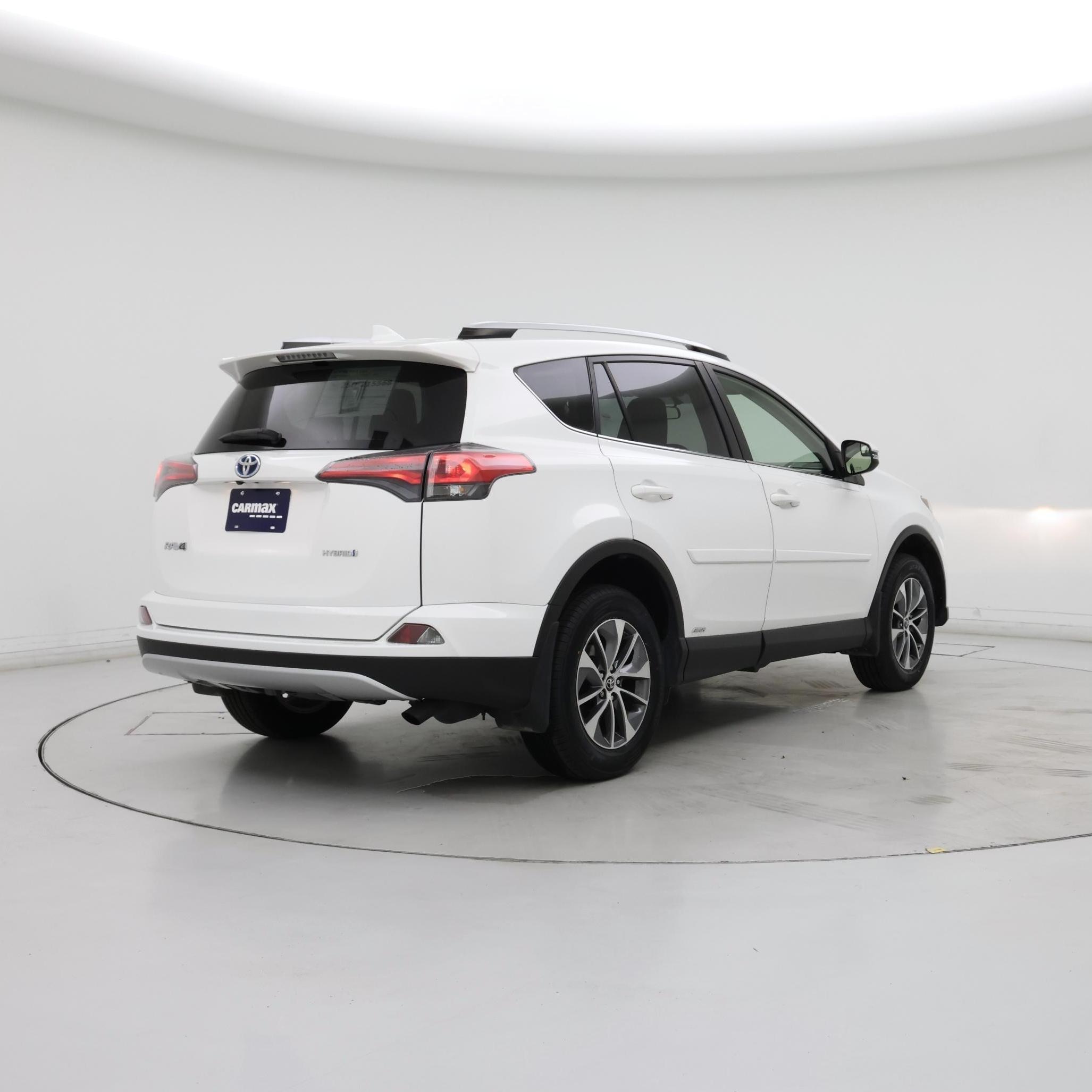 Thumbnail: 2016 Toyota RAV4 - 8