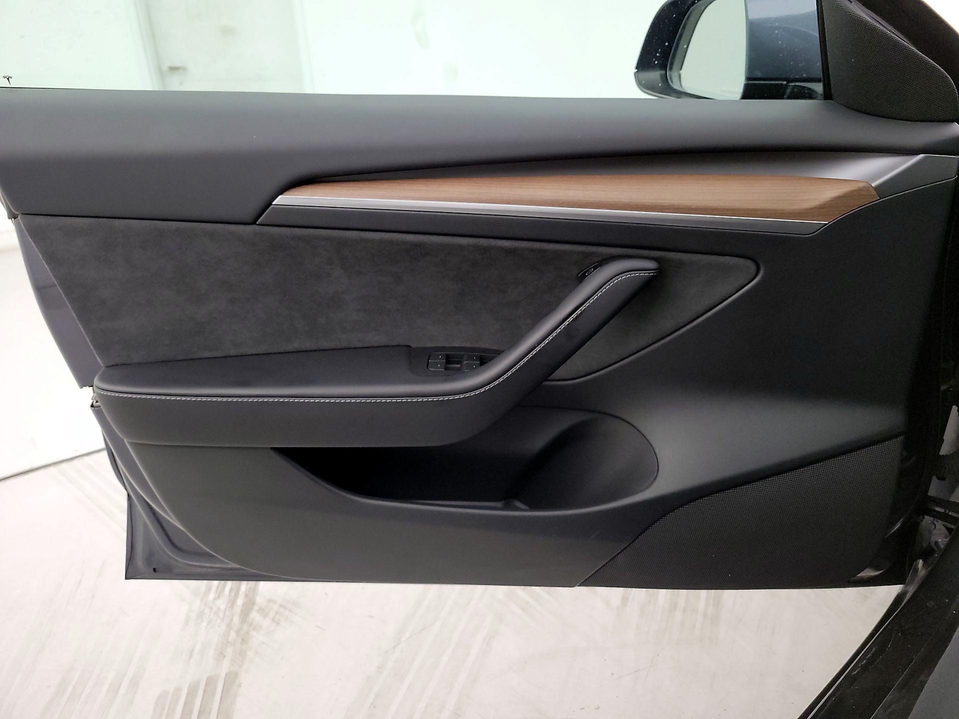 Thumbnail: 2023 Tesla Model 3 - 12