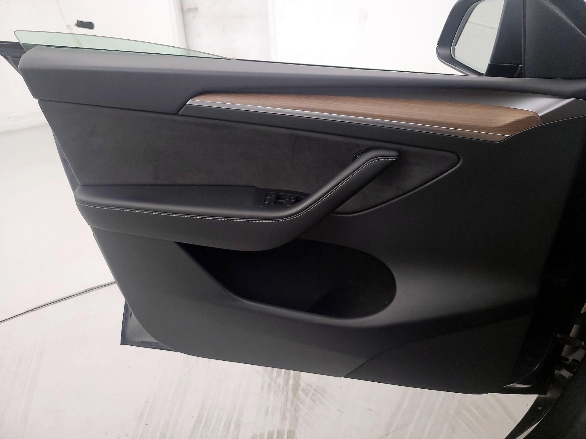Thumbnail: 2023 Tesla Model Y - 12