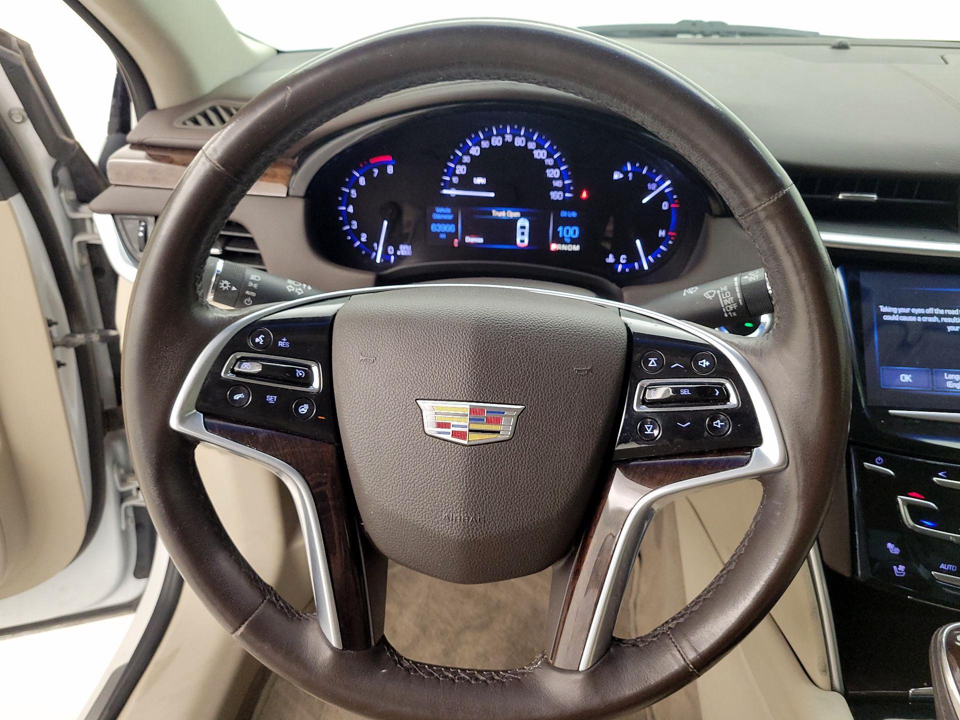 Thumbnail: 2016 Cadillac XTS - 10