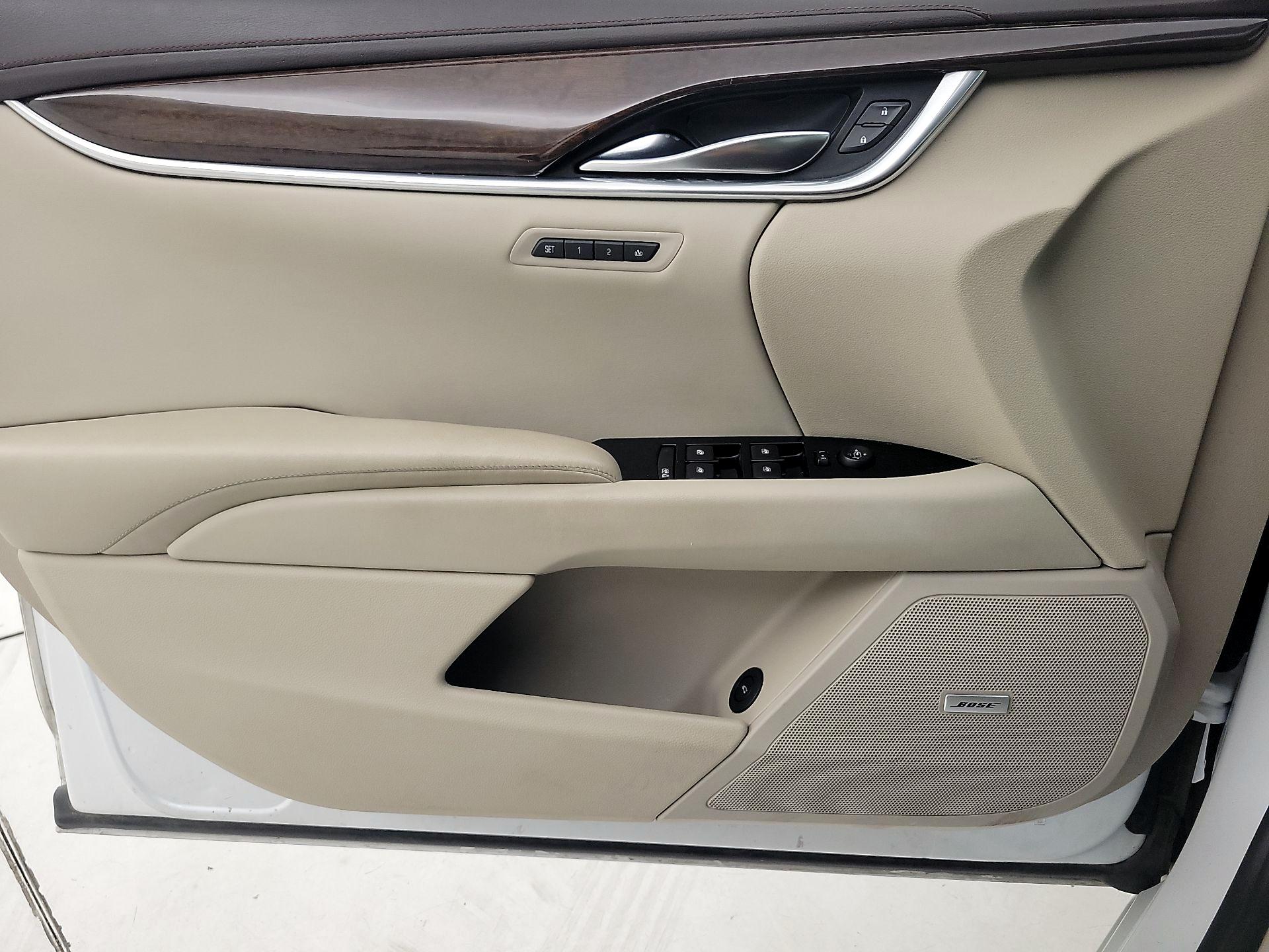 Thumbnail: 2016 Cadillac XTS - 12