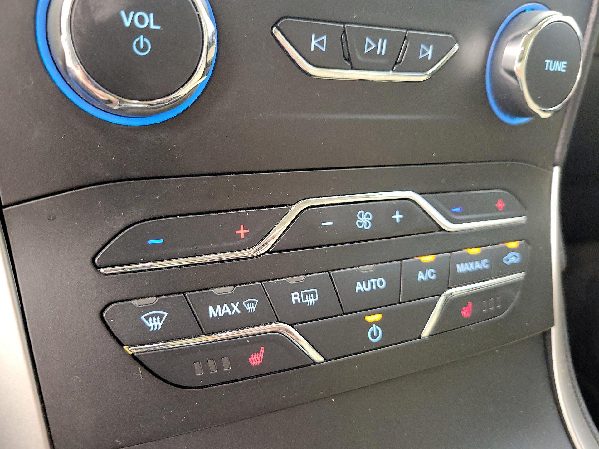 Thumbnail: 2019 Ford Edge - 16