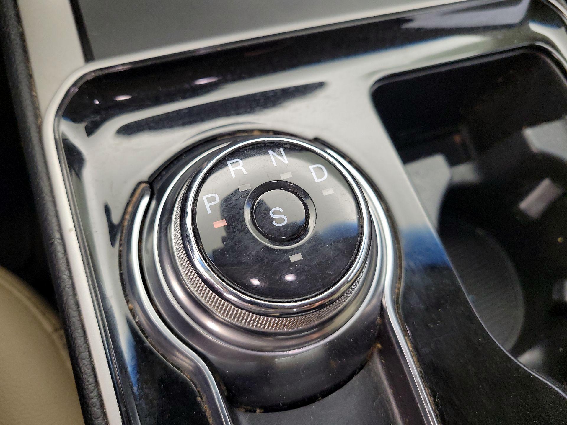 Thumbnail: 2019 Ford Edge - 17