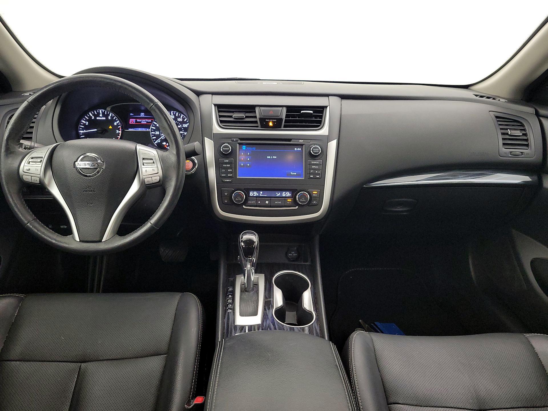 Thumbnail: 2017 Nissan Altima - 9