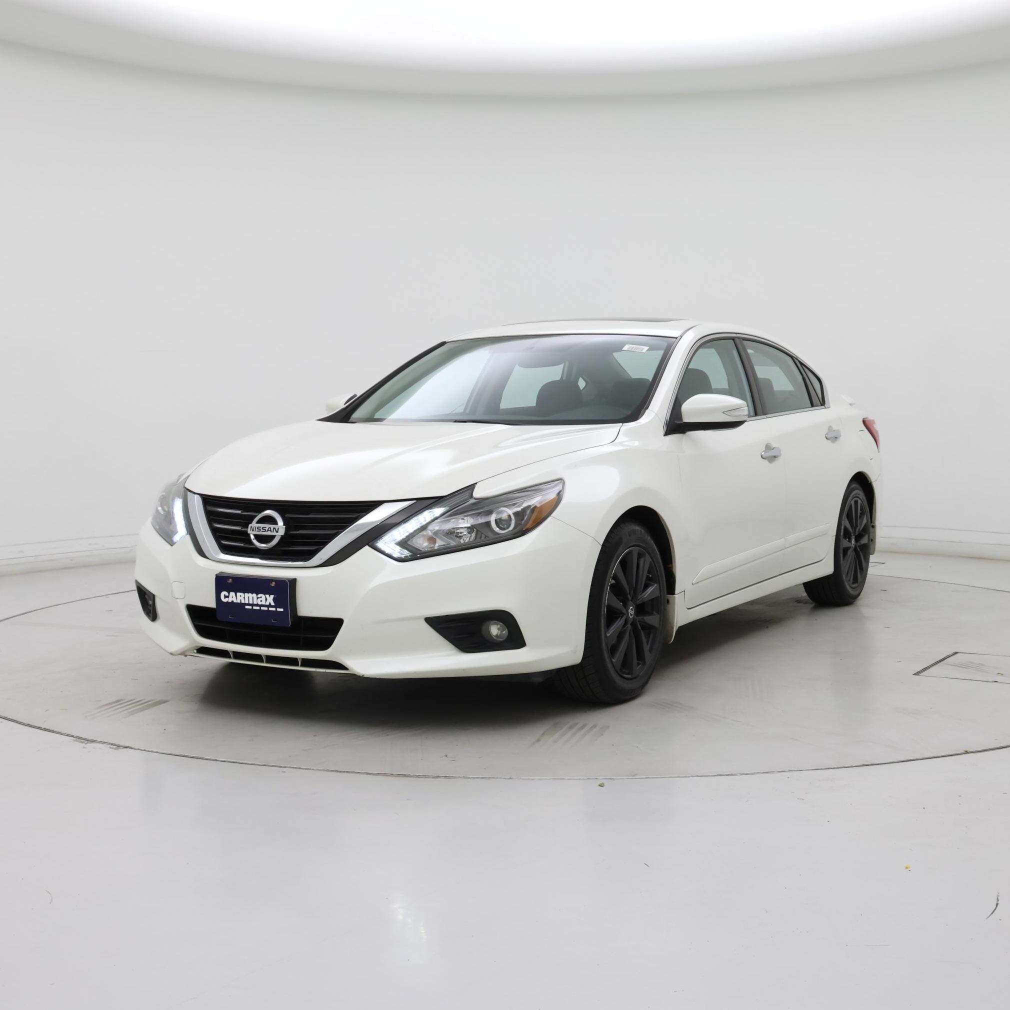 Thumbnail: 2017 Nissan Altima - 4