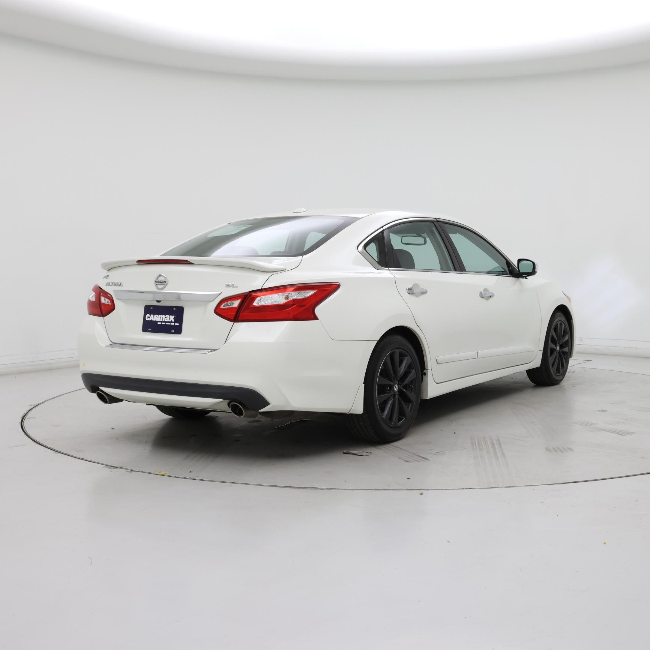 Thumbnail: 2017 Nissan Altima - 8