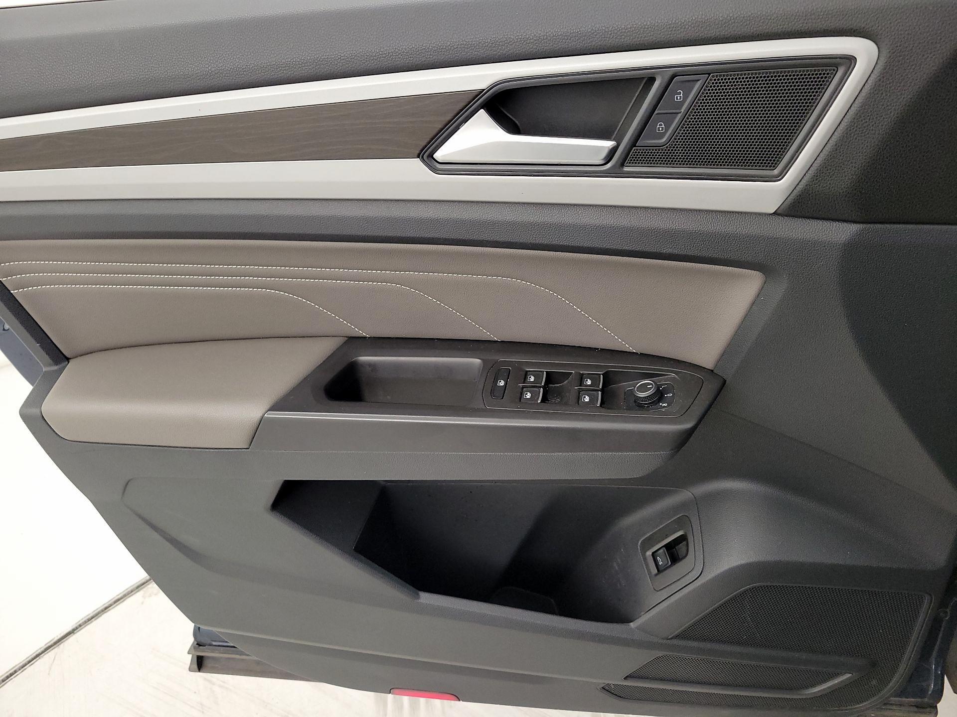 Thumbnail: 2022 Volkswagen Atlas - 12