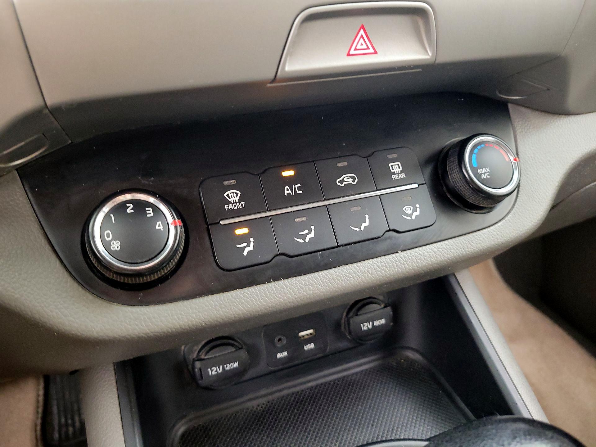 Thumbnail: 2015 Kia Sportage - 16