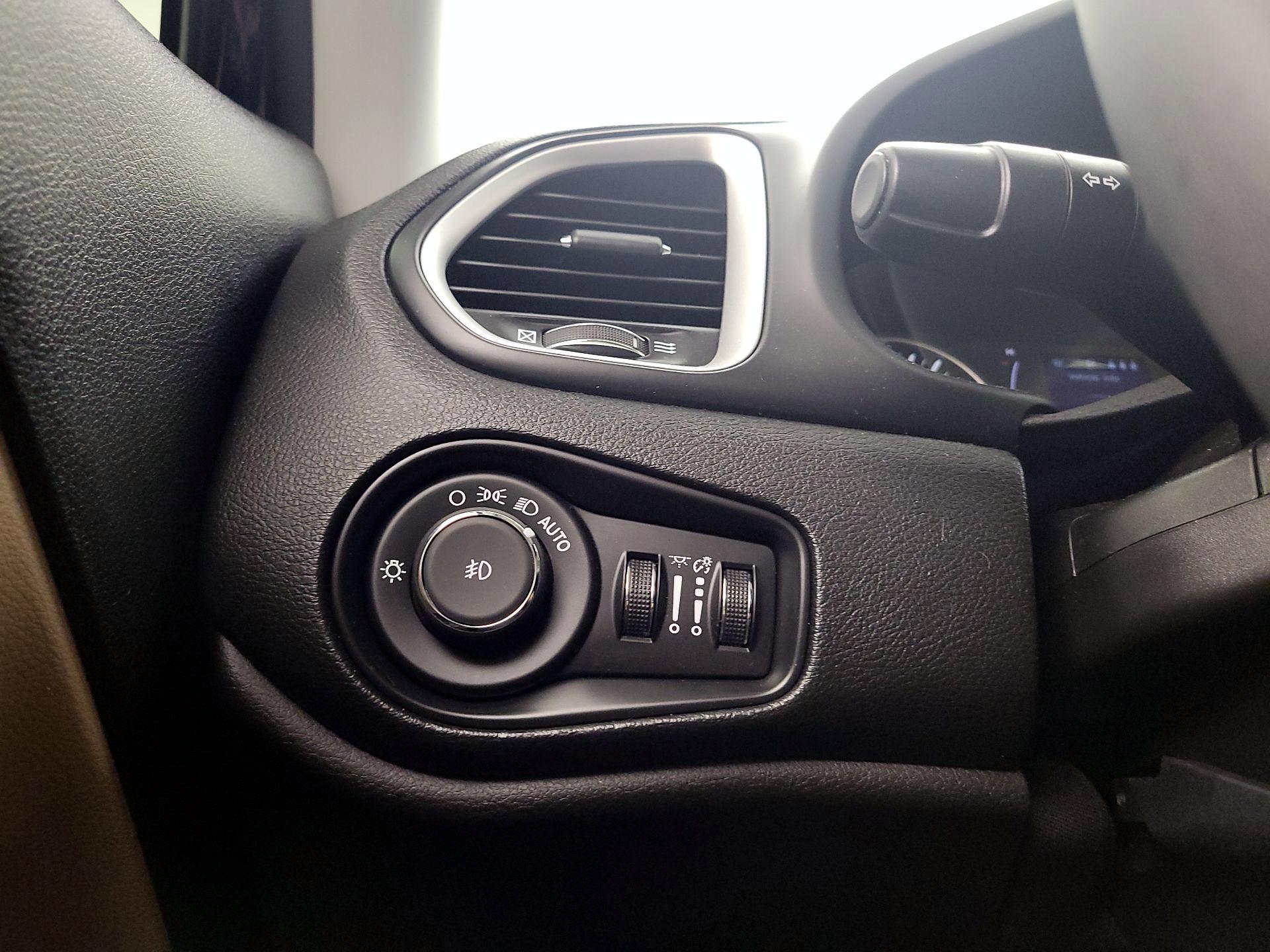 Thumbnail: 2019 Jeep Renegade - 13