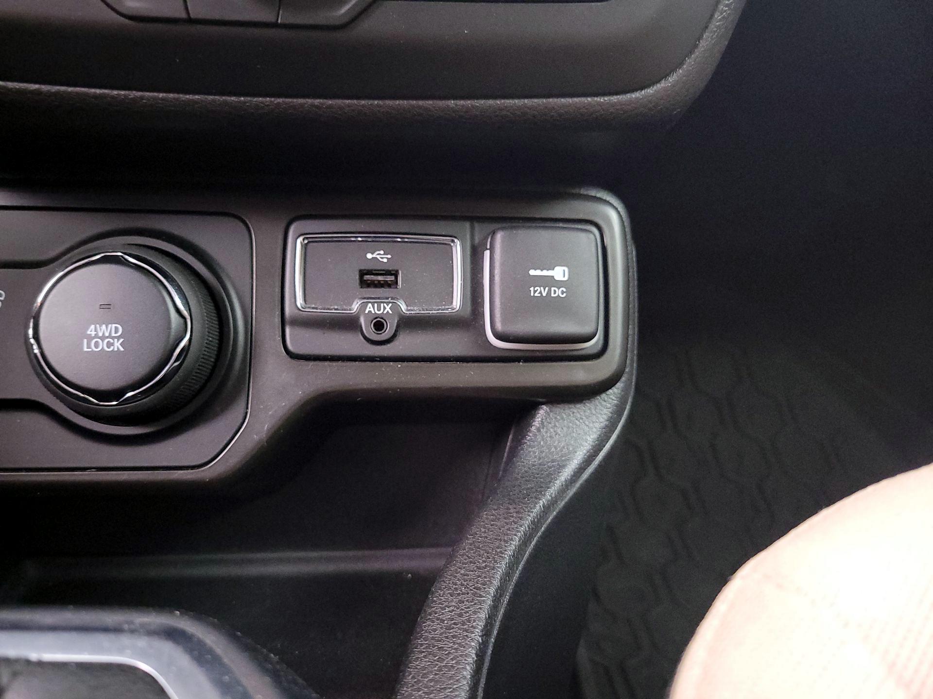 Thumbnail: 2019 Jeep Renegade - 19