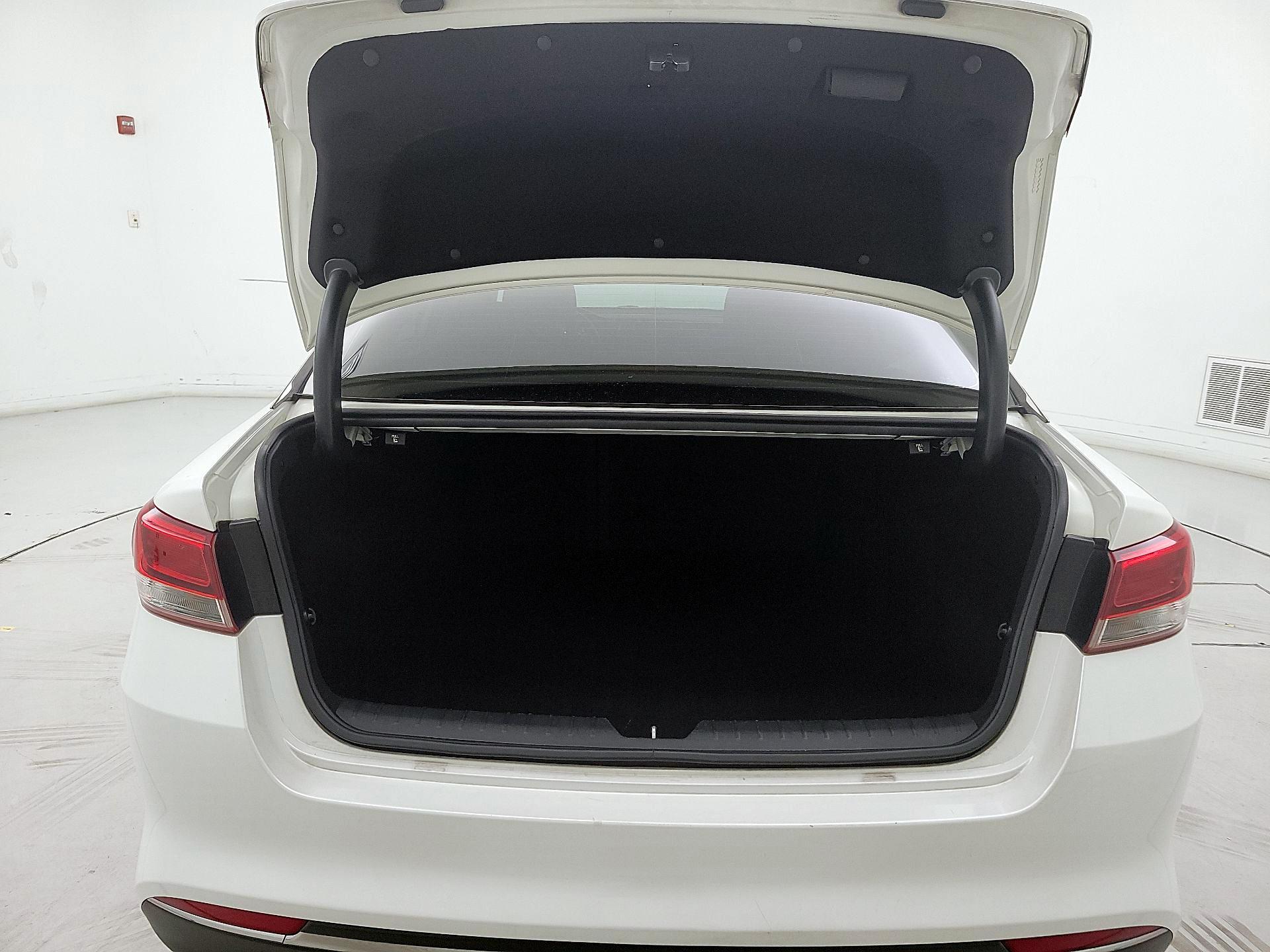 Thumbnail: 2016 Kia Optima - 20