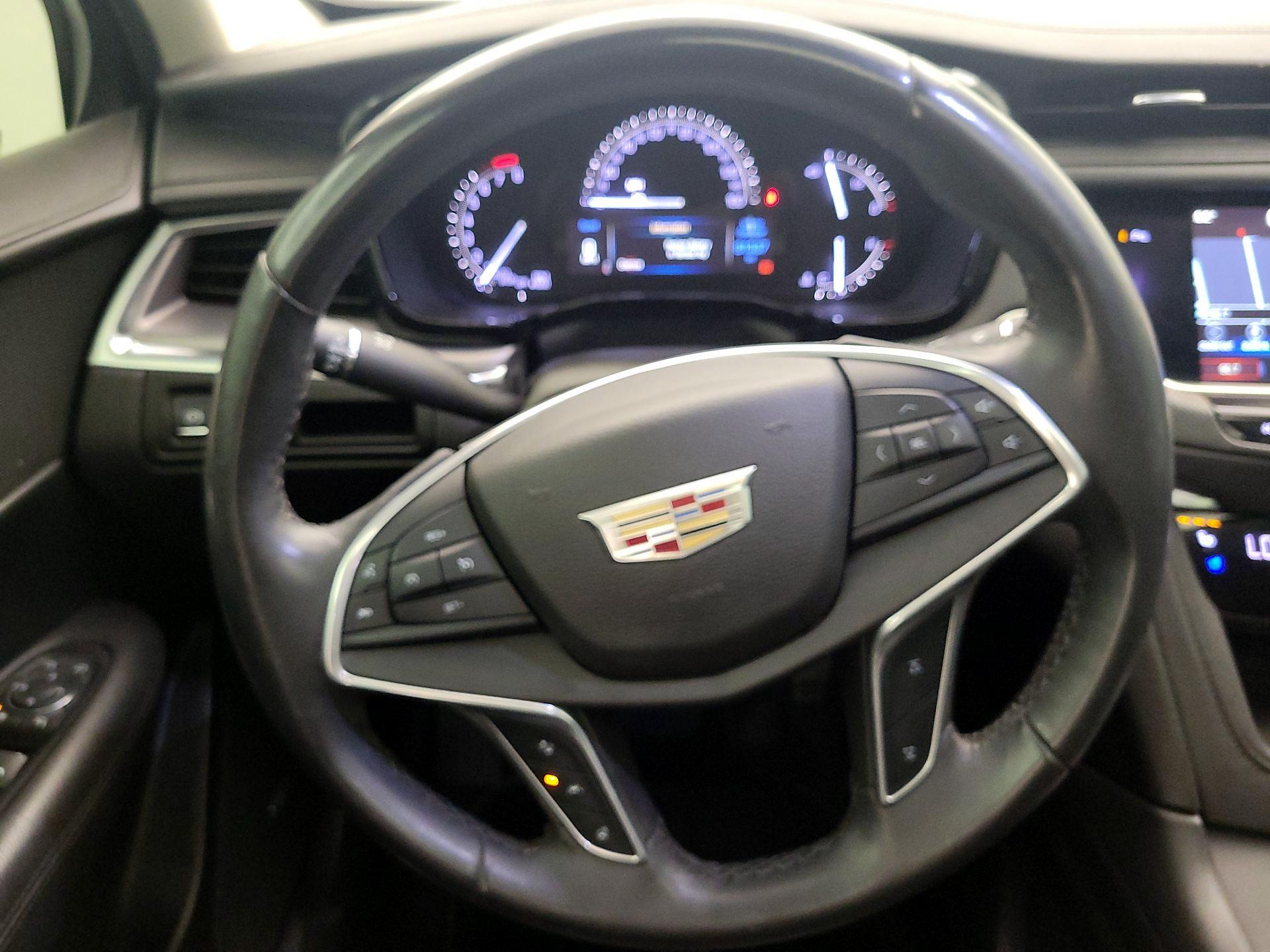Thumbnail: 2017 Cadillac XT5 - 10