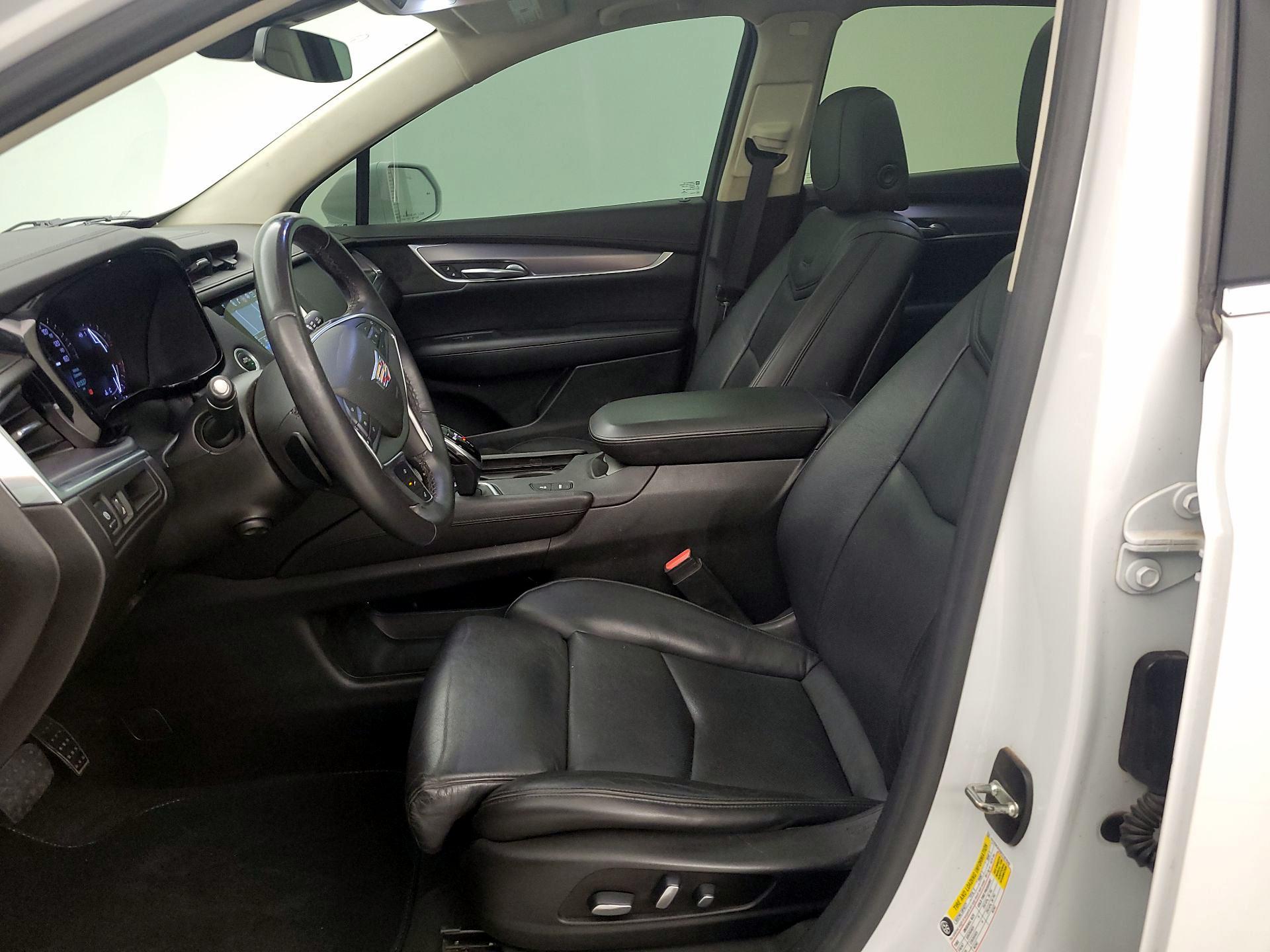 Thumbnail: 2017 Cadillac XT5 - 11