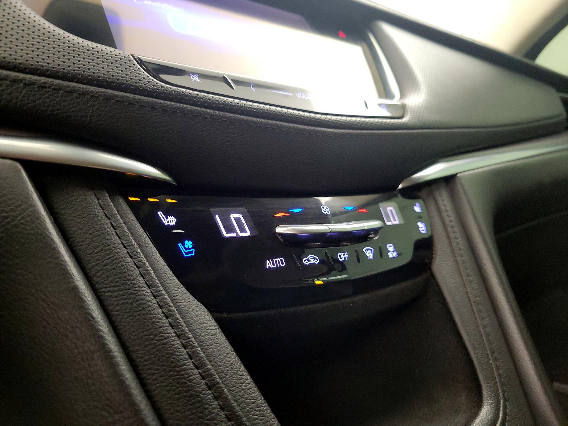 Thumbnail: 2017 Cadillac XT5 - 17