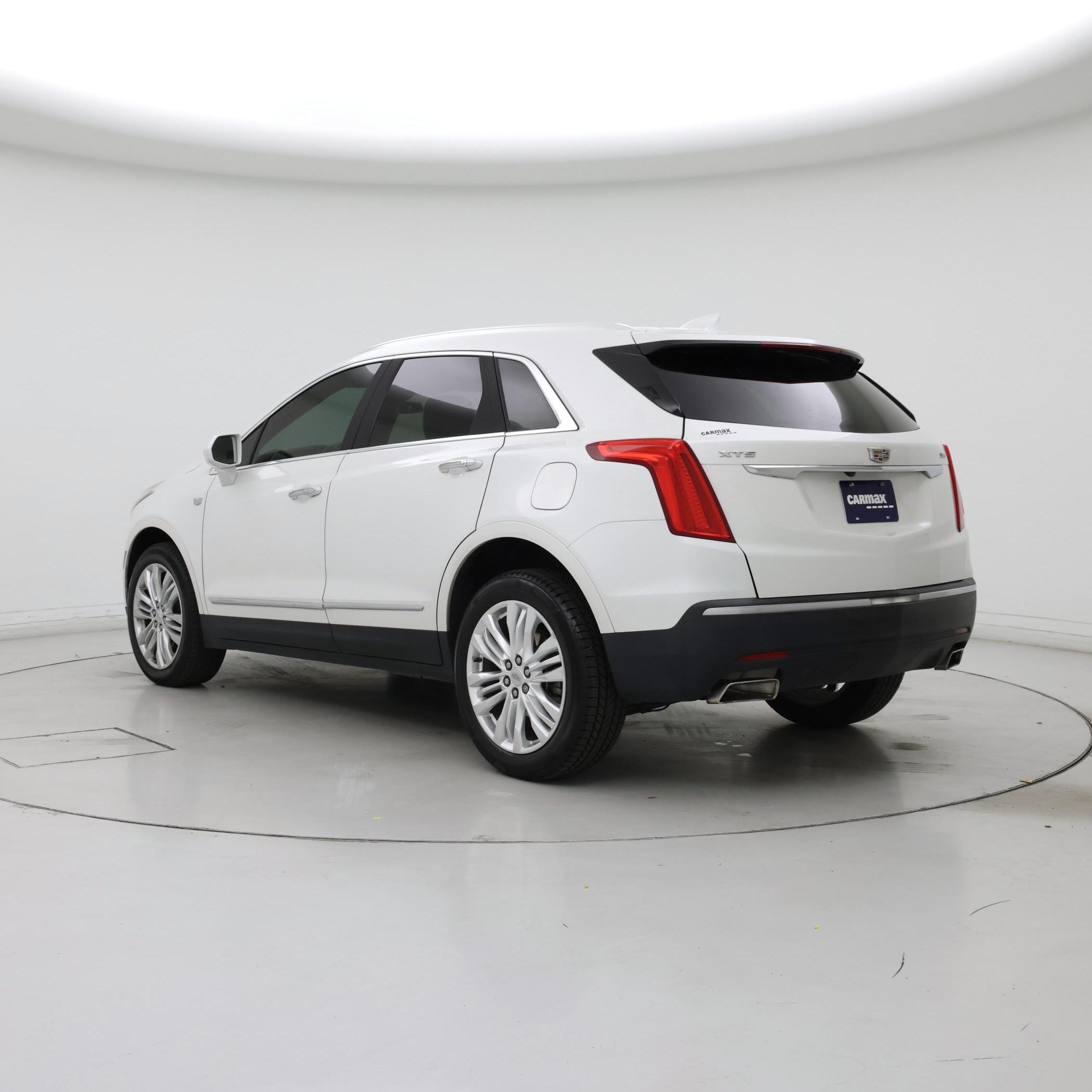 Thumbnail: 2017 Cadillac XT5 - 2